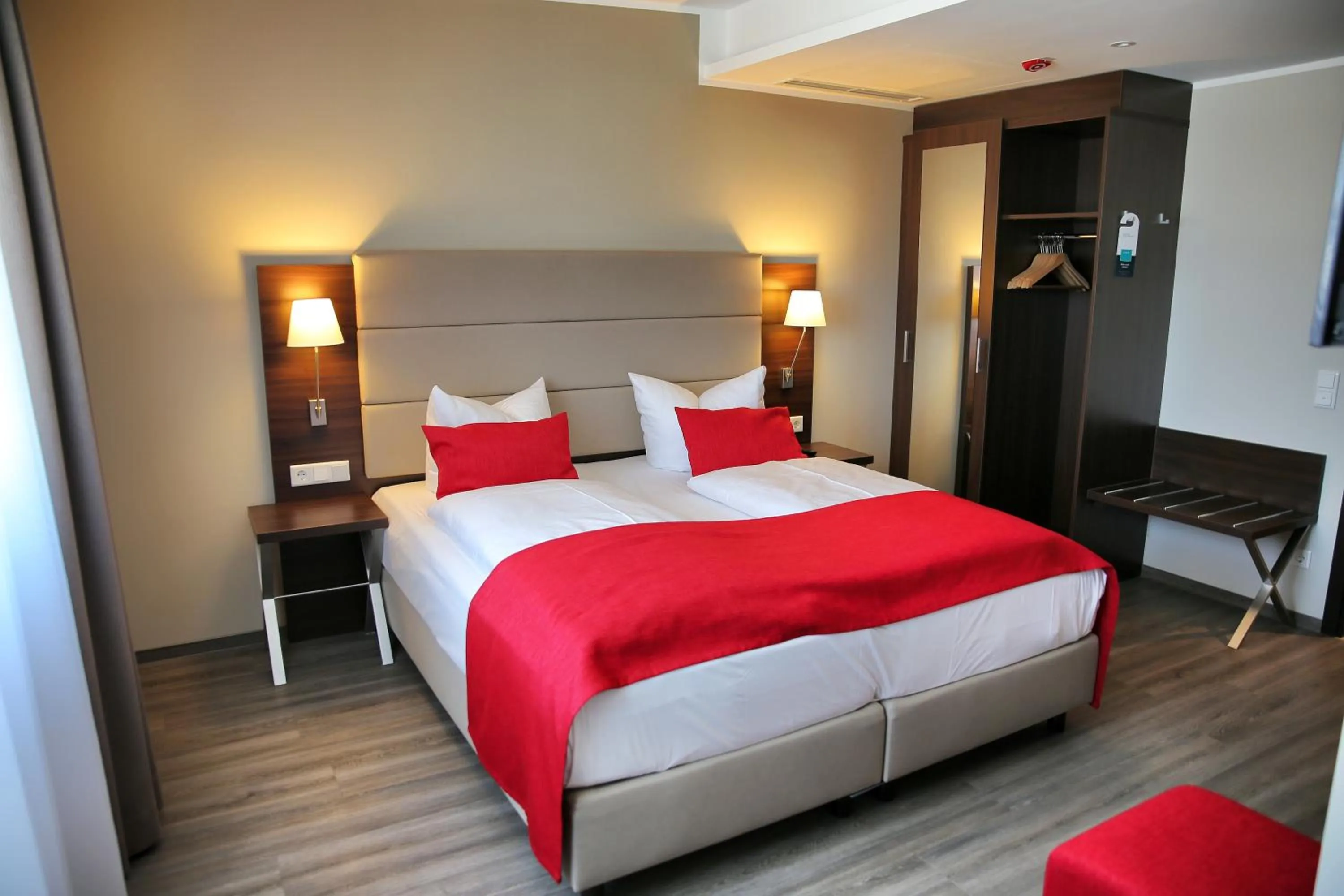 Bedroom, Bed in hotel bomonti Nürnberg West