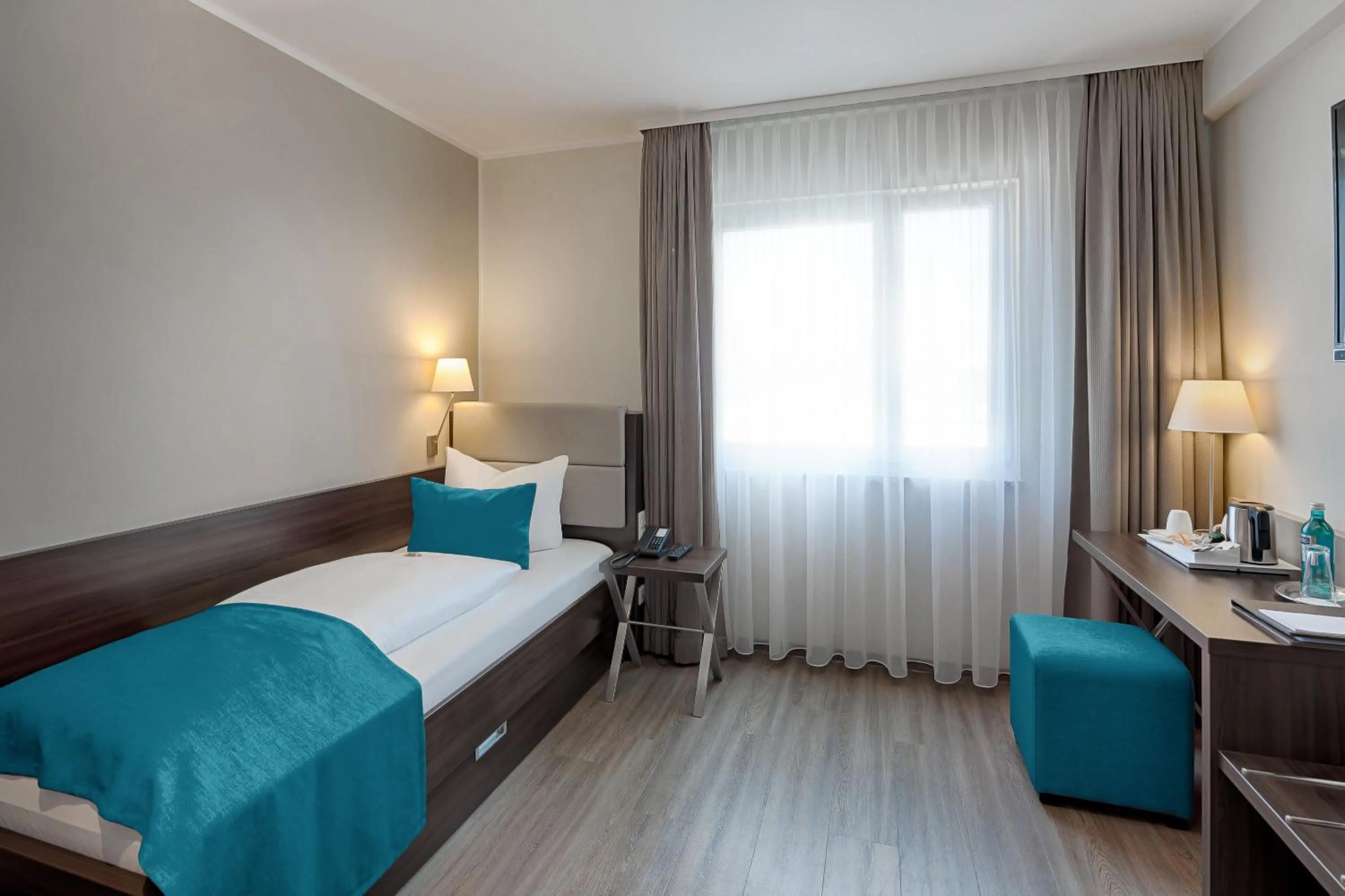 Photo of the whole room, Bed in hotel bomonti Nürnberg West