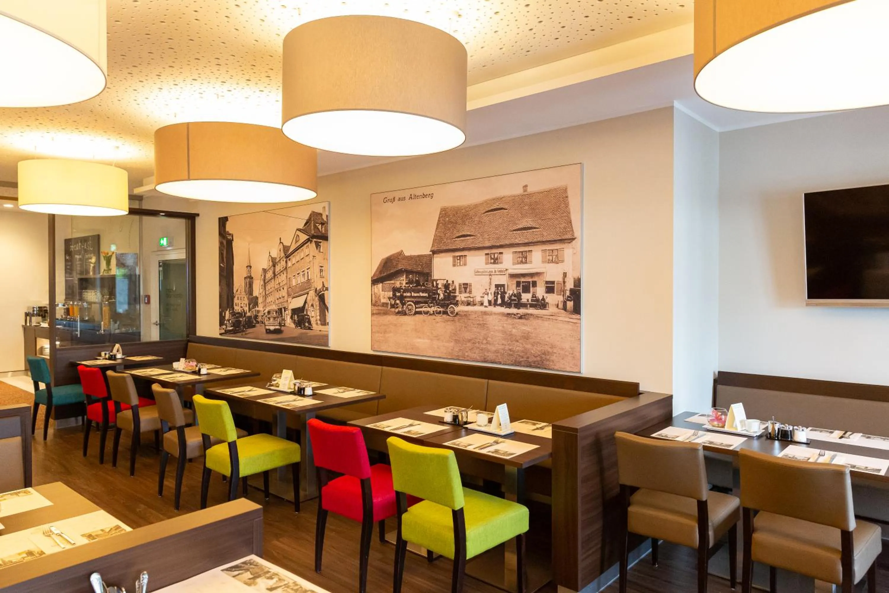 Restaurant/places to eat in hotel bomonti Nürnberg West