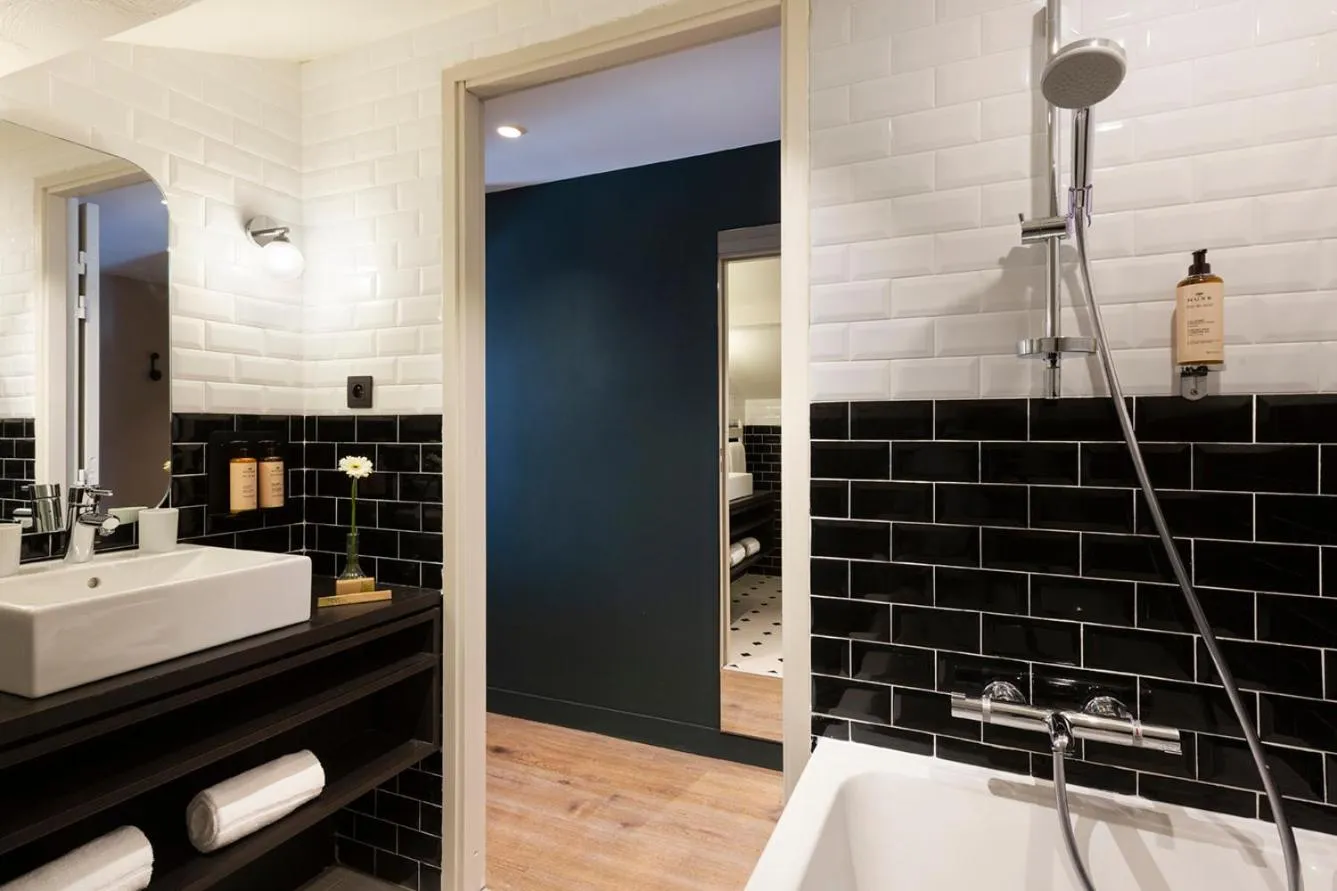 Shower in Ours Blanc Hotel & Spa