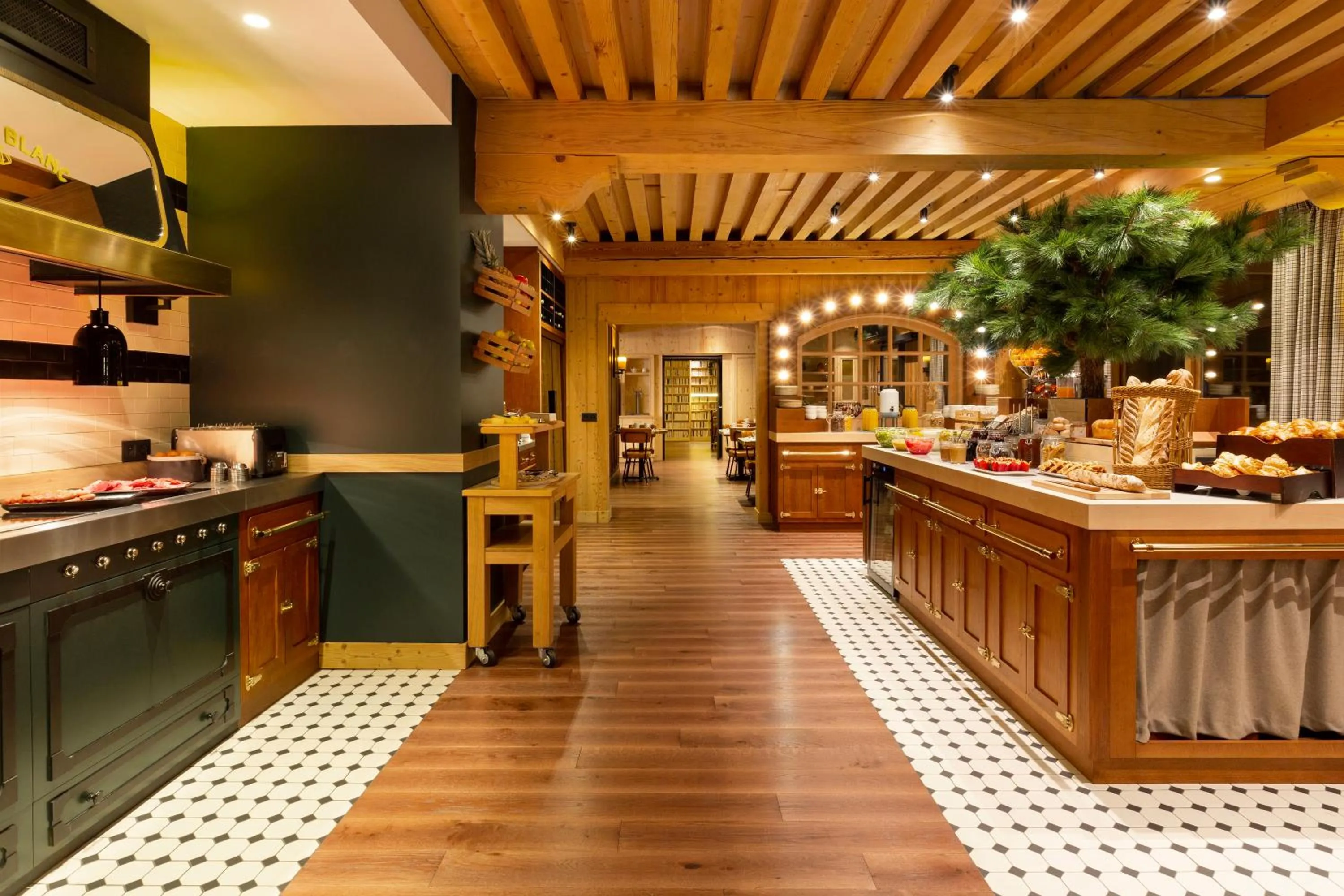 Restaurant/places to eat in Ours Blanc Hotel & Spa