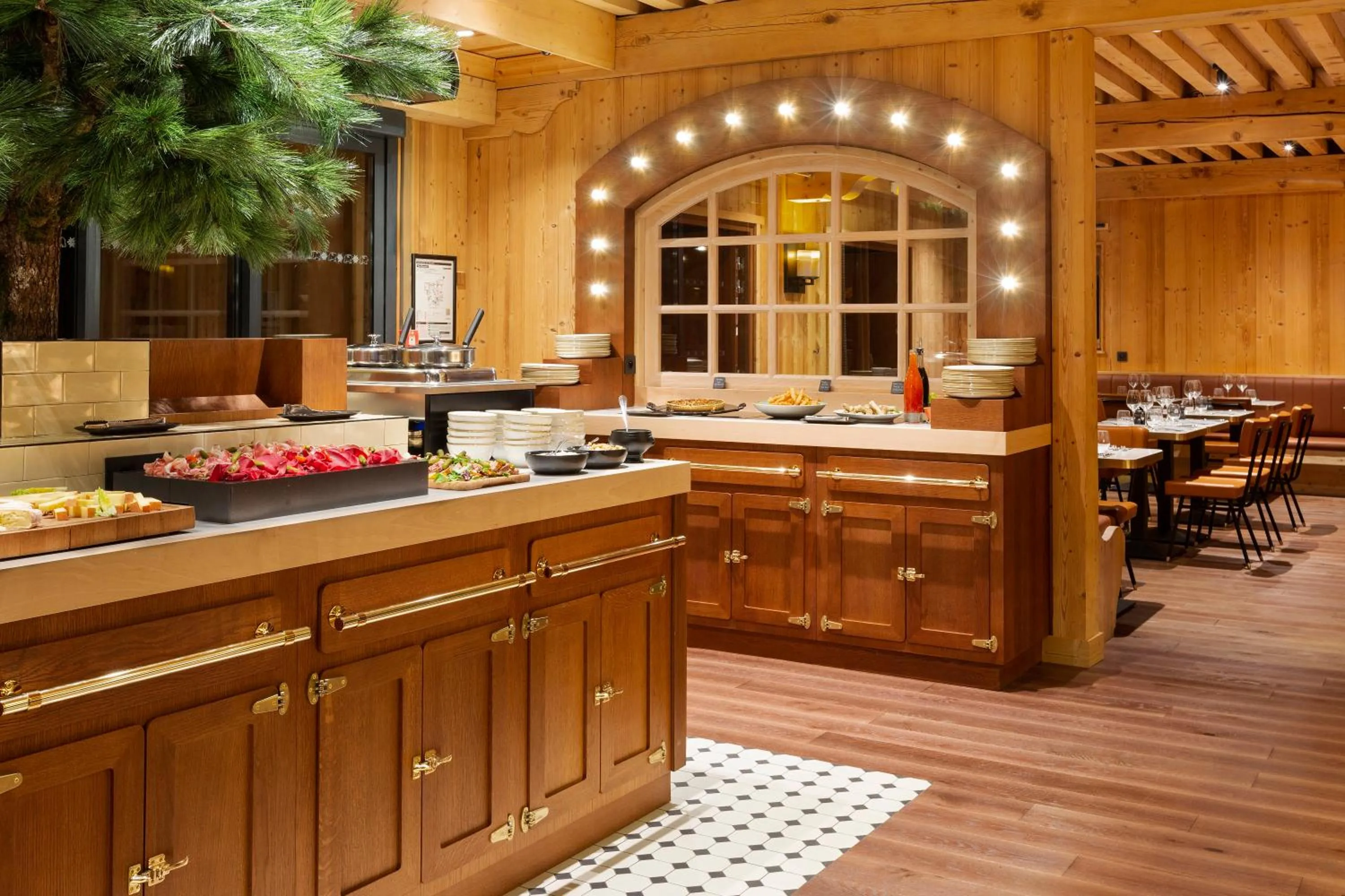 Restaurant/places to eat in Ours Blanc Hotel & Spa