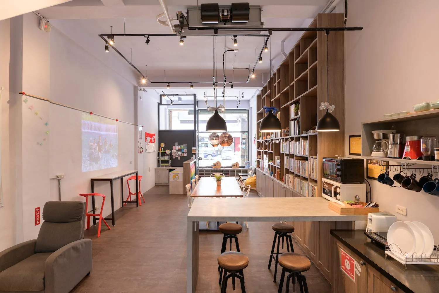 Kitchen or kitchenette in Dumbo Hostel Hualien