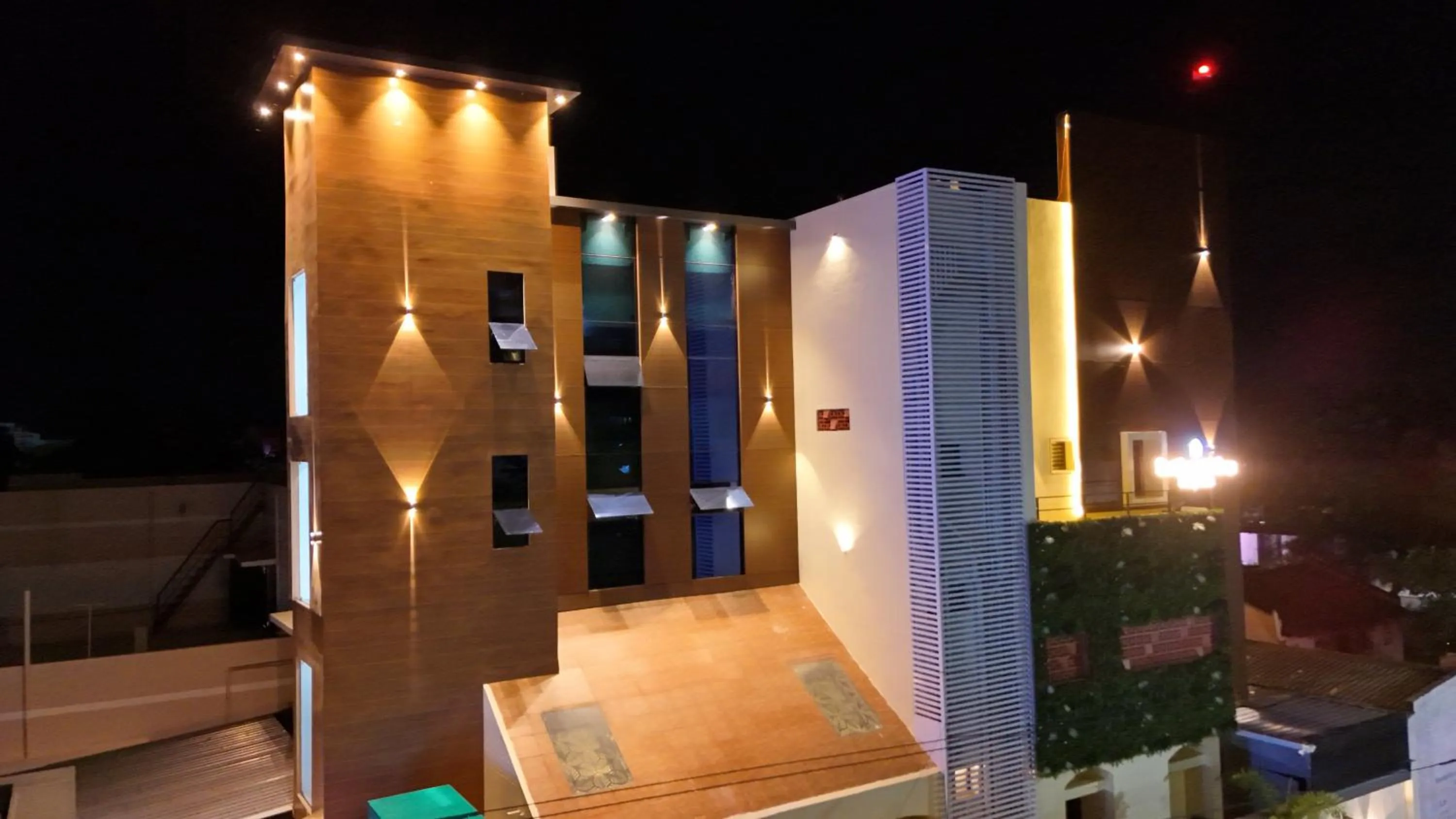 Property building in Suthanthira stay Inn