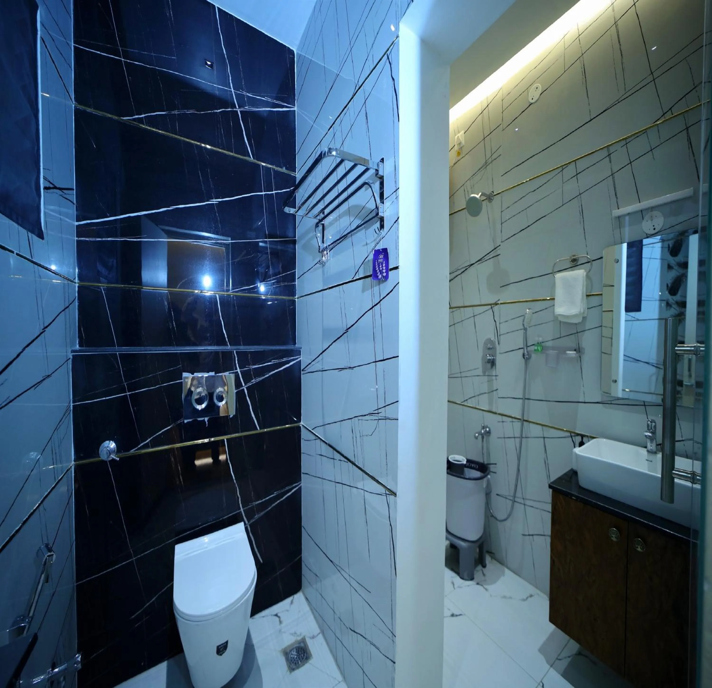 Bathroom in Suthanthira stay Inn