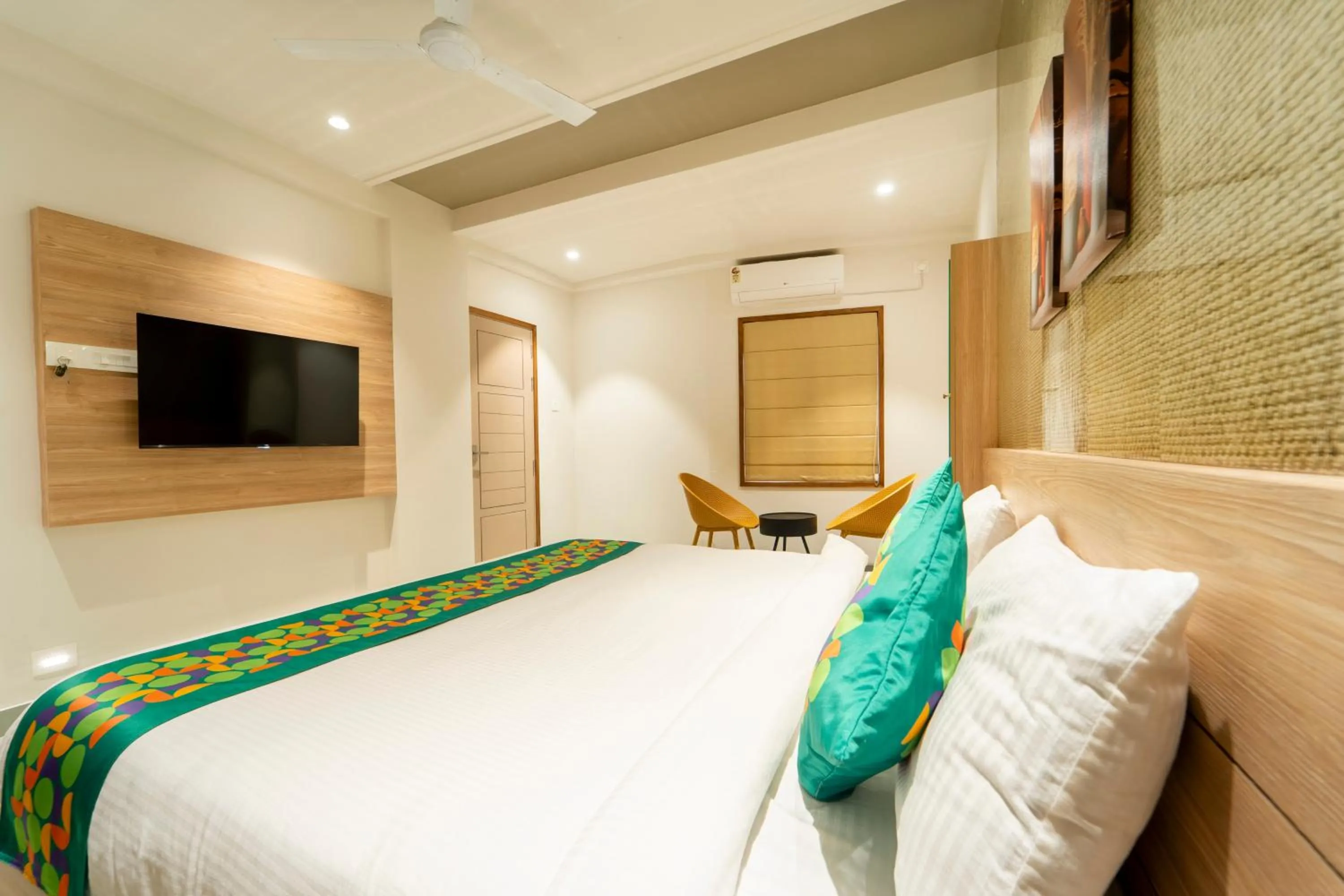 Bedroom, Bed in Treebo MR Motel, 10 Mins To Airport