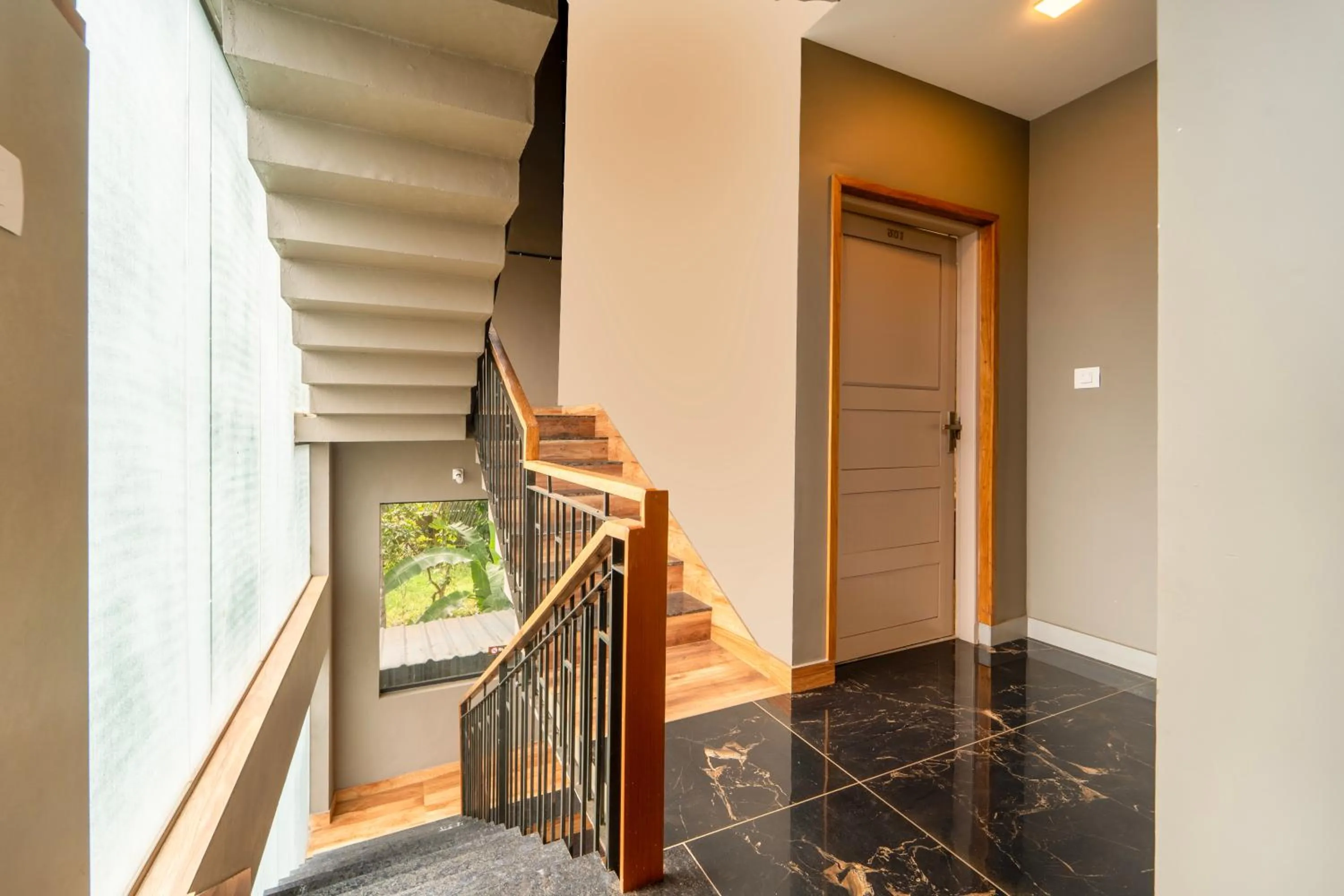 Lobby or reception in Treebo MR Motel, 10 Mins To Airport