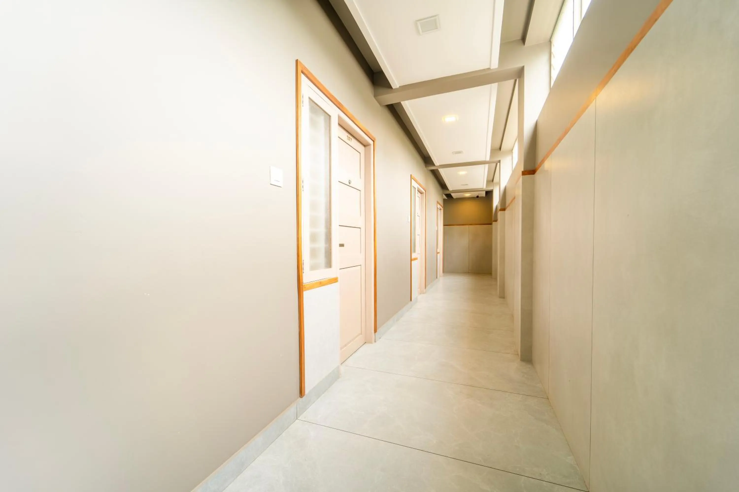 Lobby or reception in Treebo MR Motel, 10 Mins To Airport