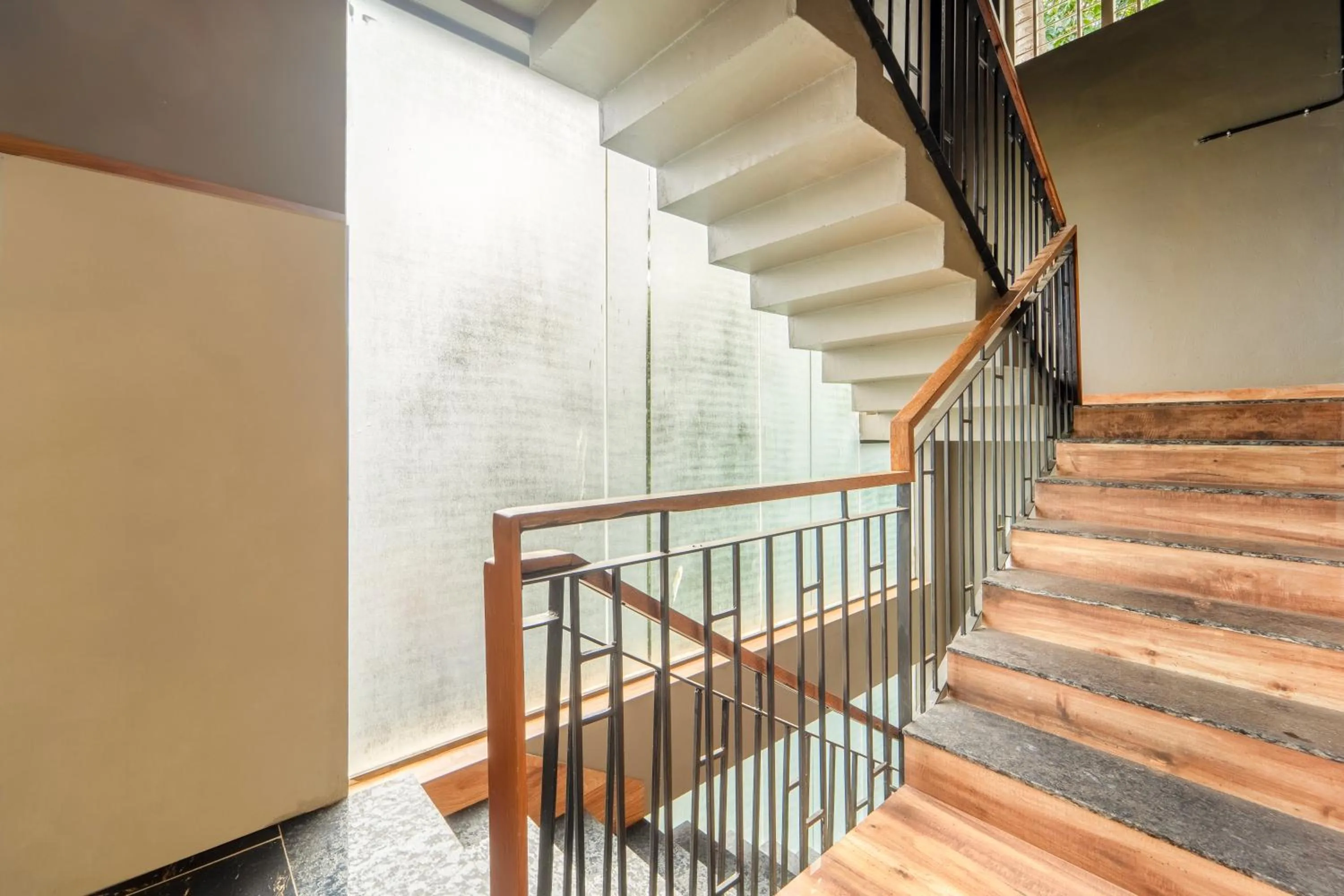 Lobby or reception in Treebo MR Motel, 10 Mins To Airport