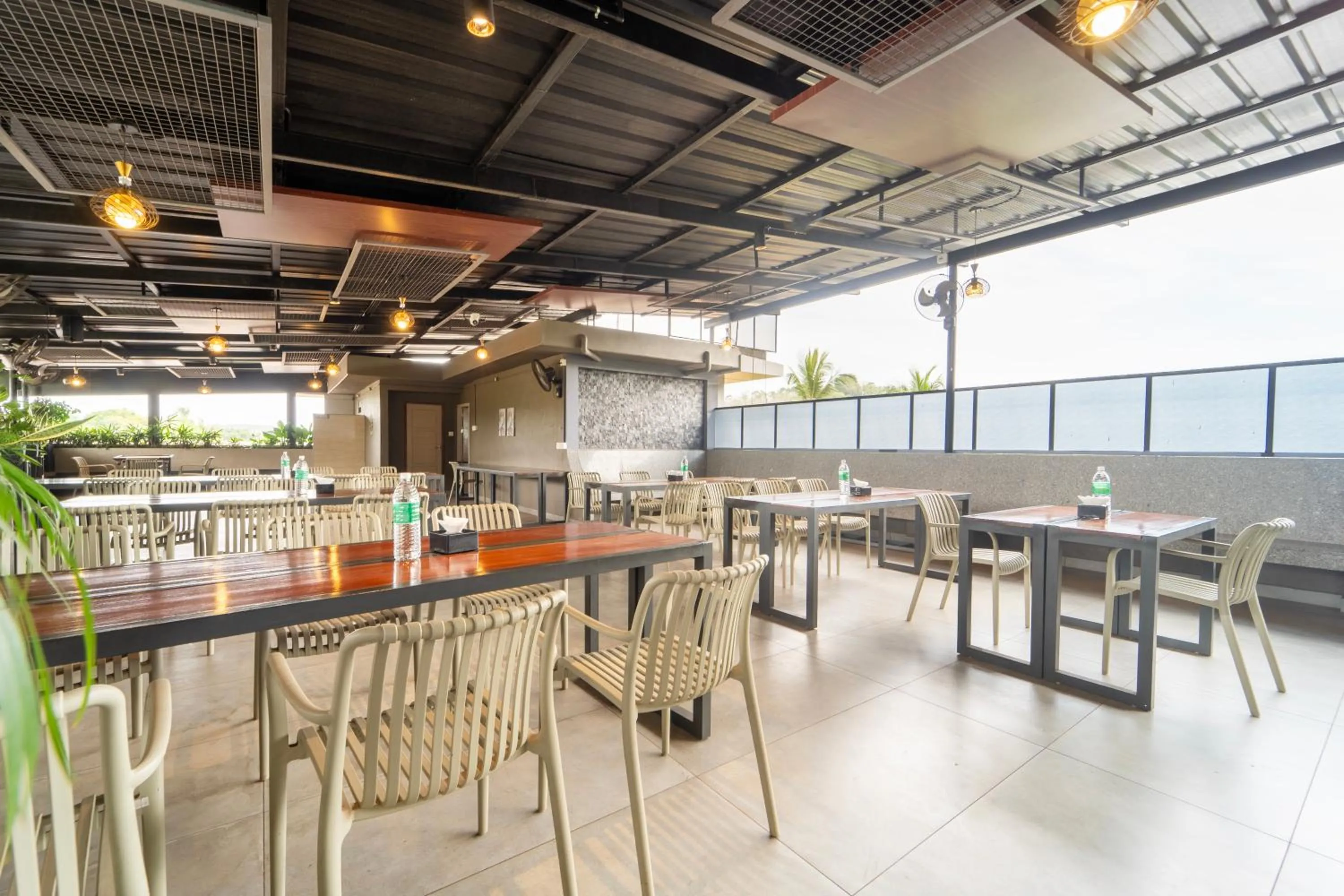 Restaurant/places to eat in Treebo MR Motel, 10 Mins To Airport