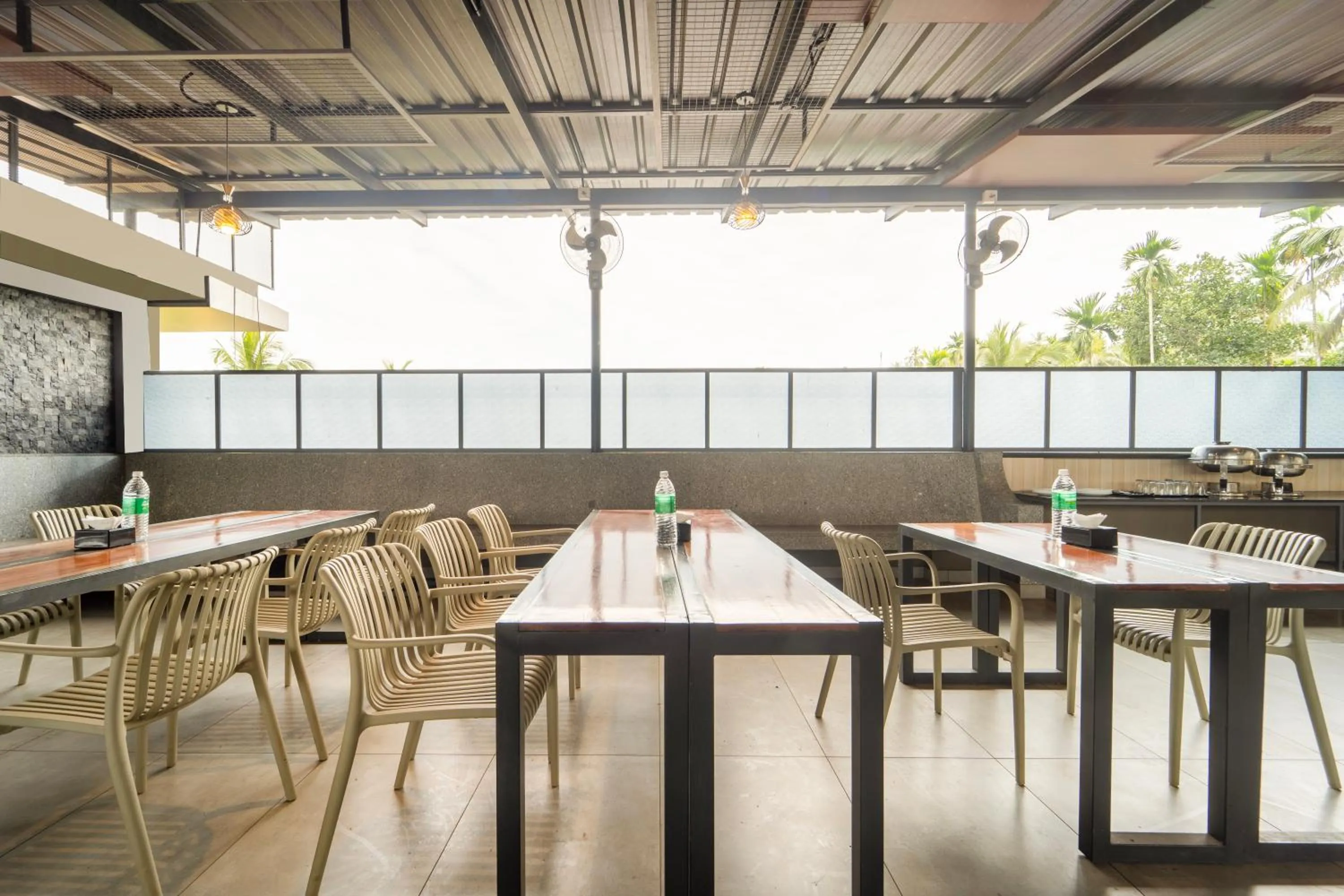 Restaurant/places to eat in Treebo MR Motel, 10 Mins To Airport