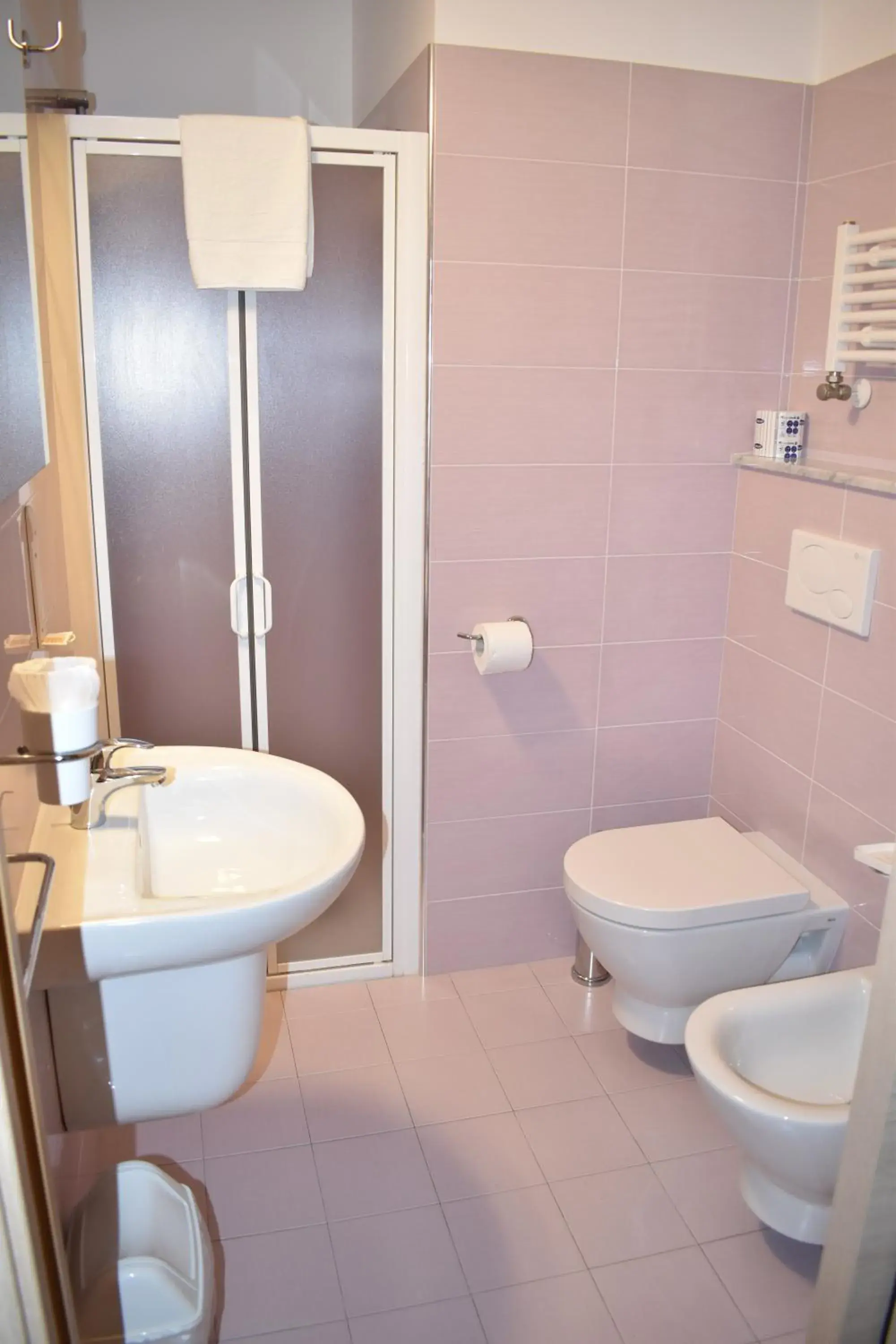 Single Room in Pensione Piemonte Loreto Single Room in Pensione Piemonte Loreto