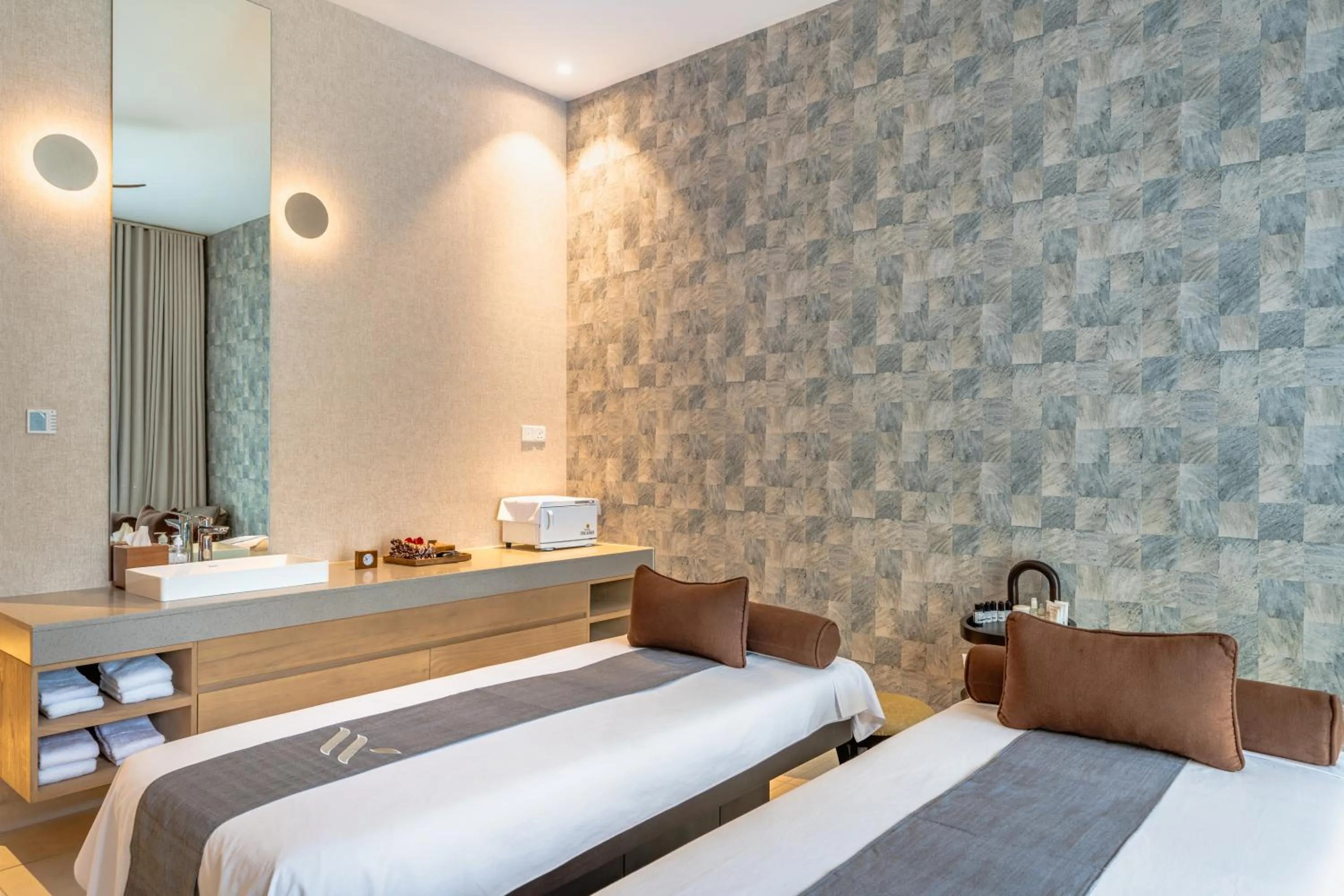 Spa and wellness centre/facilities, Bed in Barceló Nasandhura Male