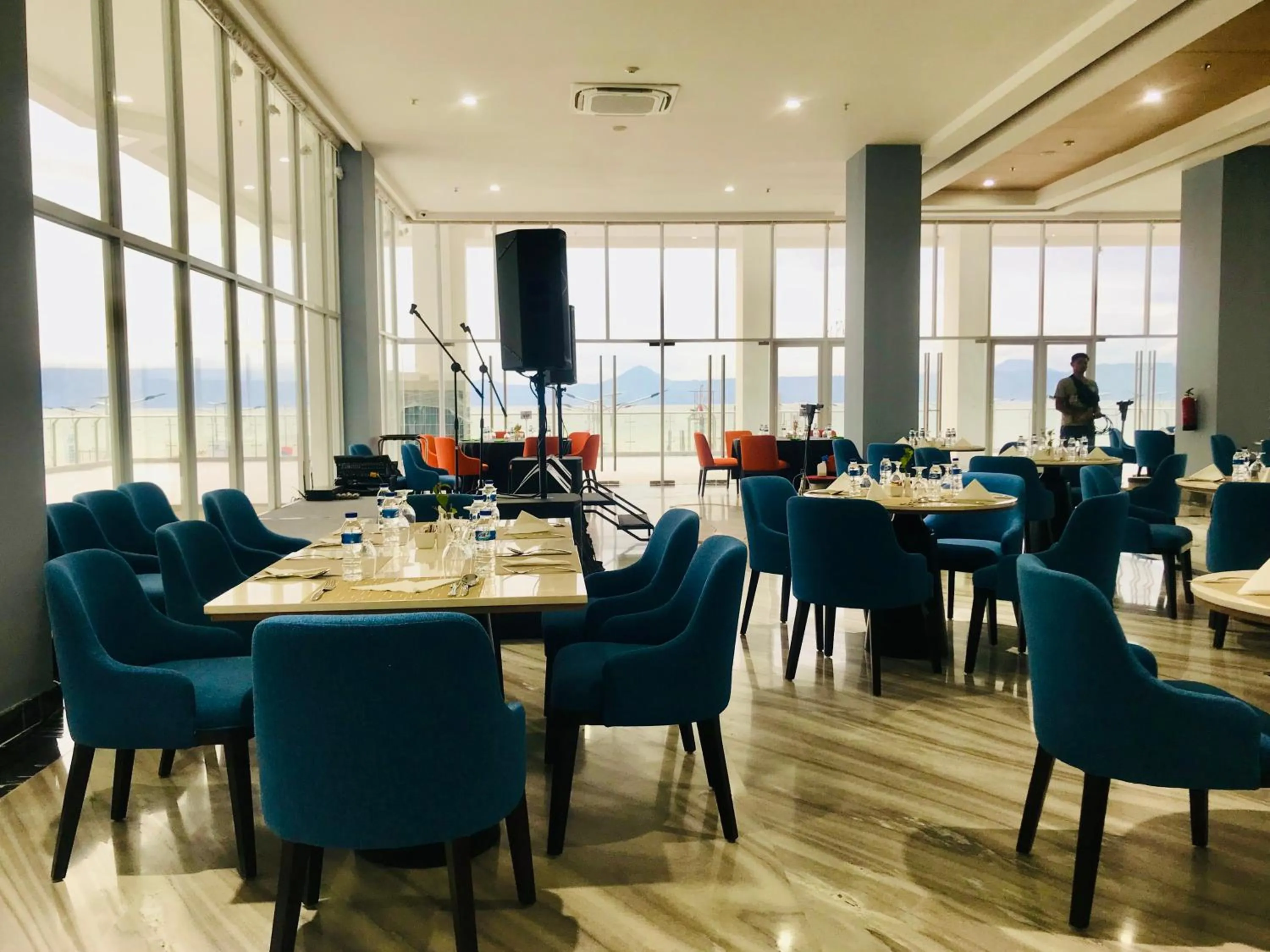 Restaurant/places to eat in Labersa Hotel & Convention Center Samosir