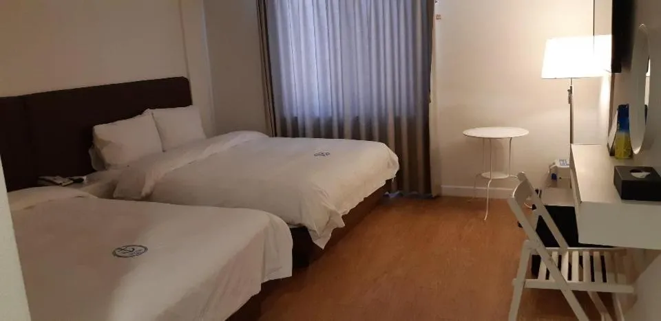 Bed in Hillside Hotel