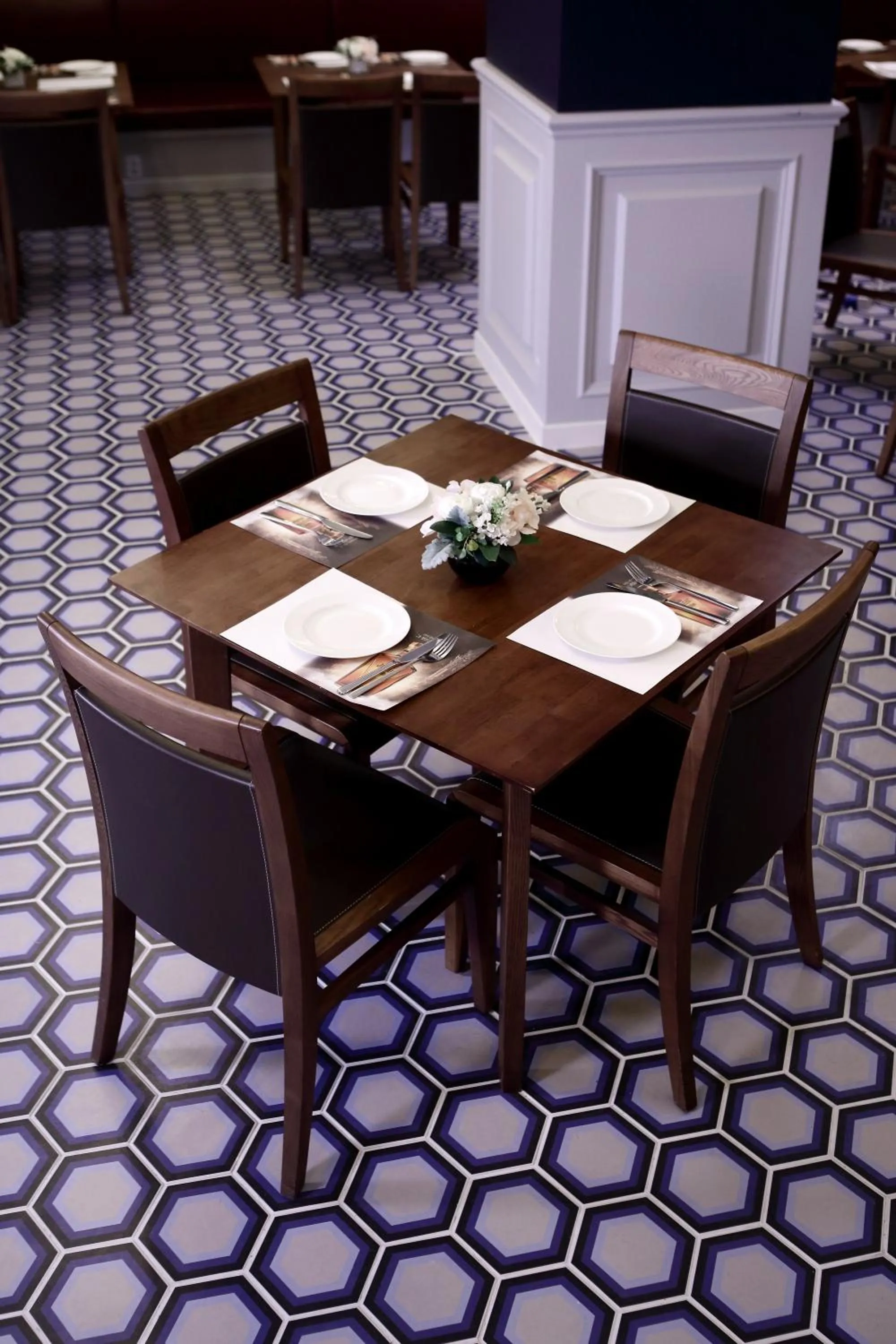 Restaurant/places to eat in Hillside Hotel