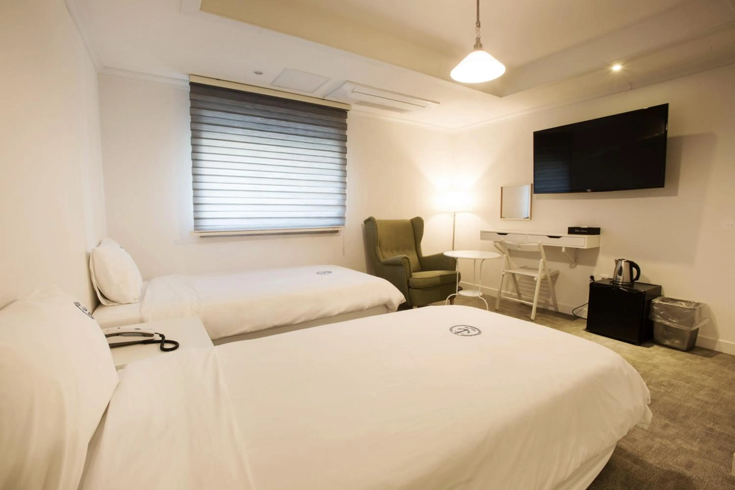 Photo of the whole room, Bed in Hillside Hotel