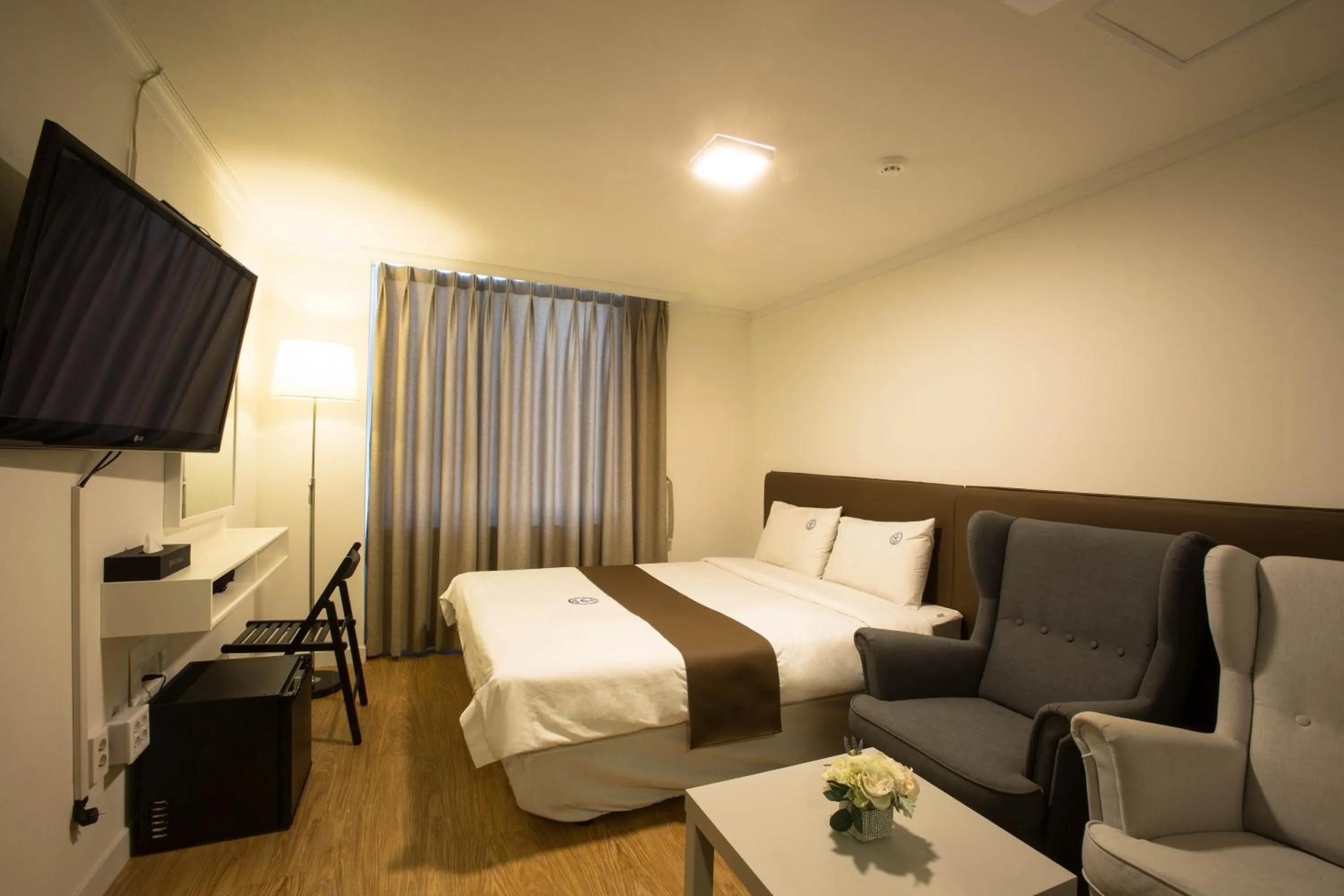 Bed in Hillside Hotel