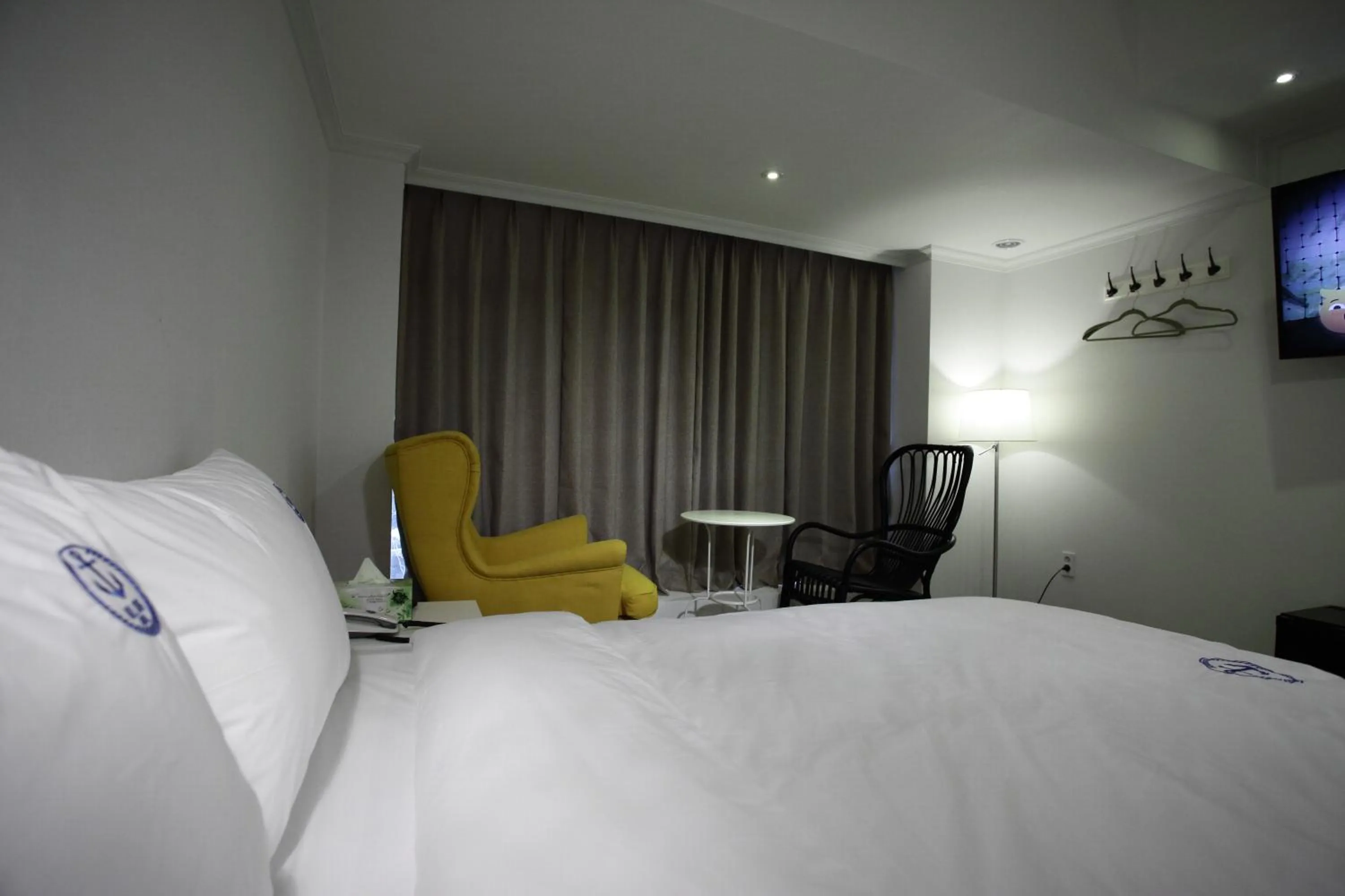 Photo of the whole room, Bed in Hillside Hotel
