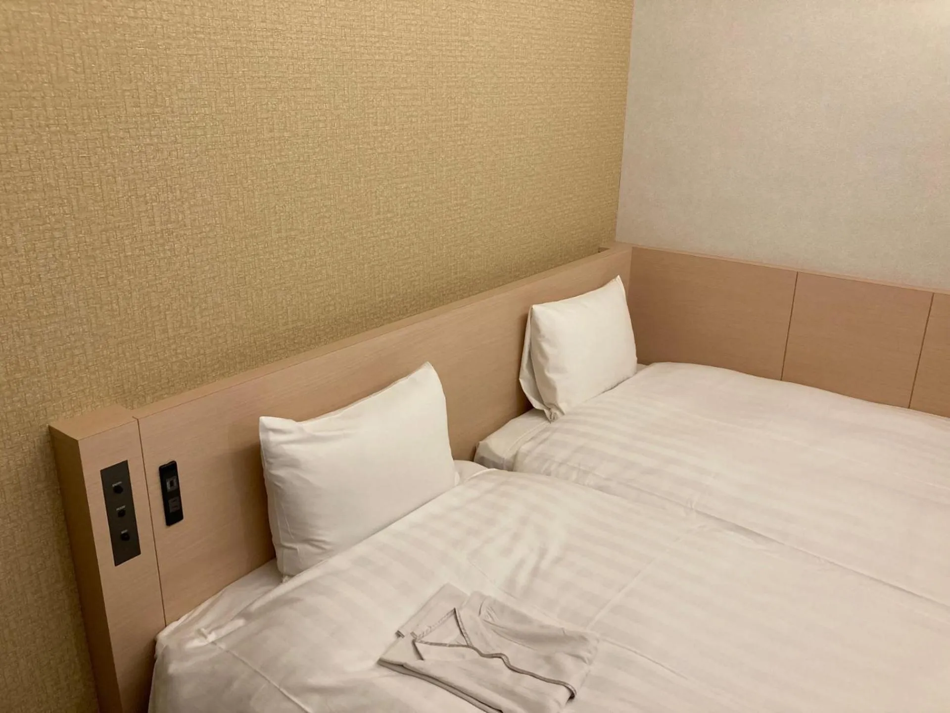 Bed in Daiwa Roynet Hotel Kawasaki