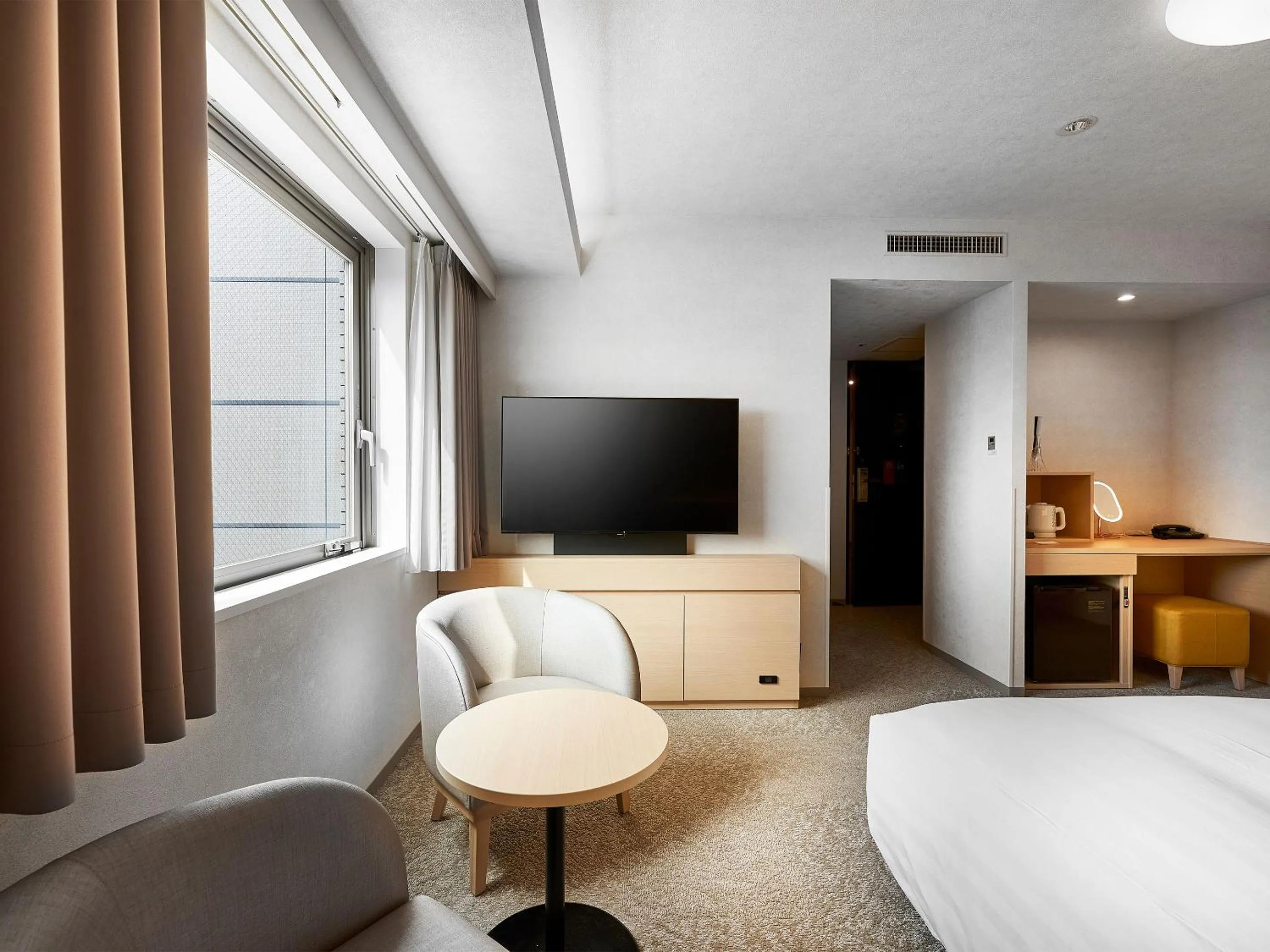 Photo of the whole room, Bed in Daiwa Roynet Hotel Kawasaki