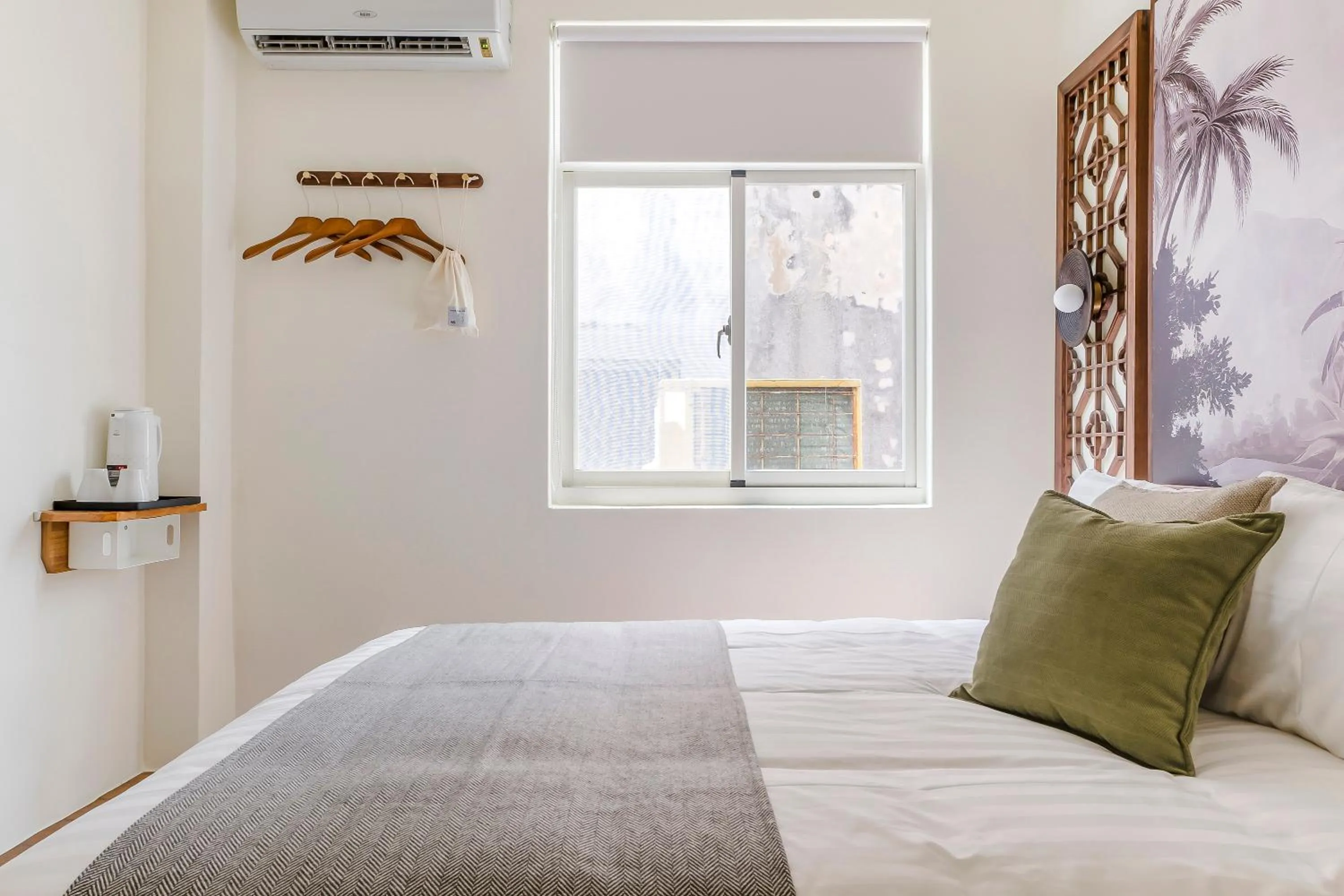 Photo of the whole room, Bed in Chin Style Smart Stay