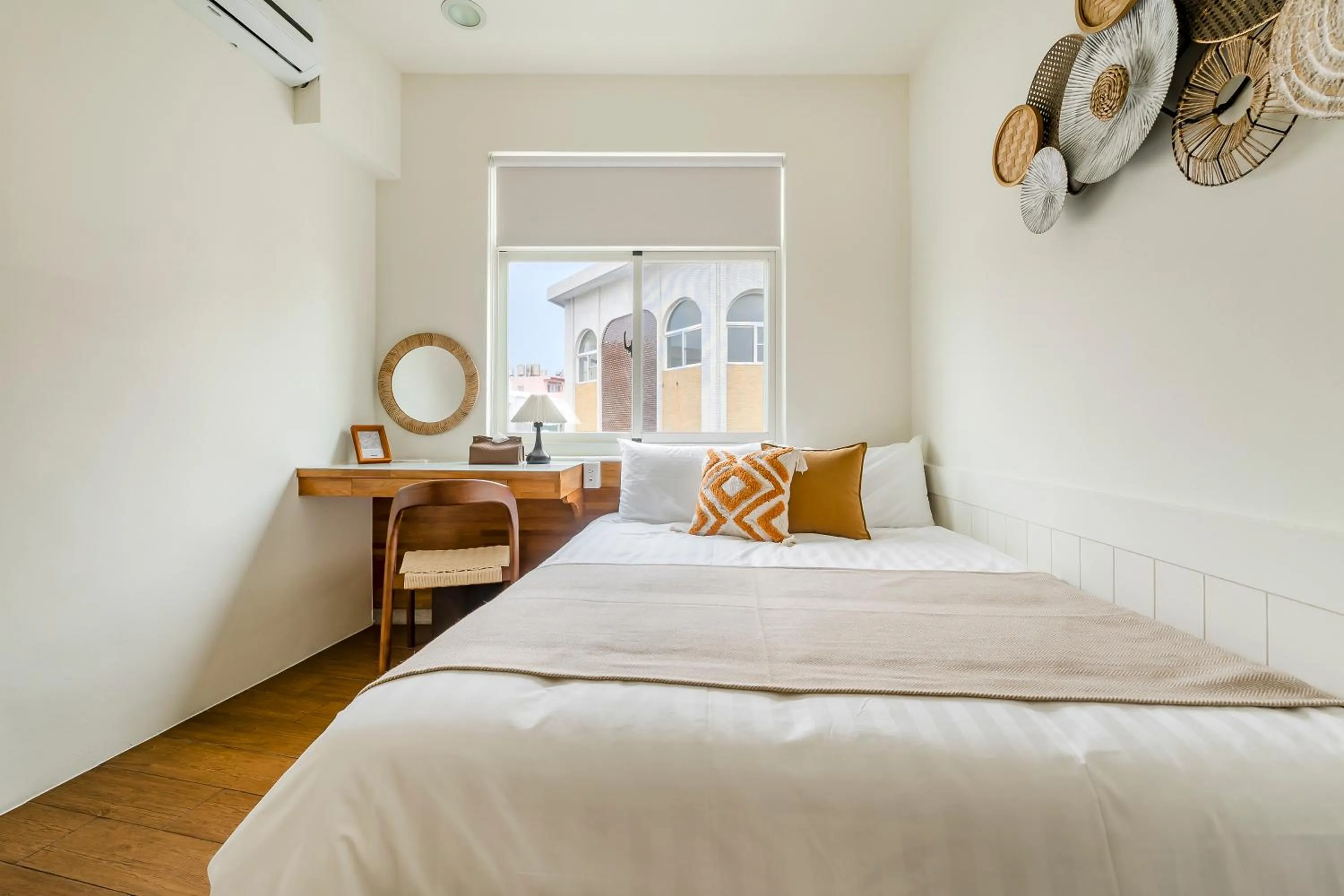 Photo of the whole room, Bed in Chin Style Smart Stay