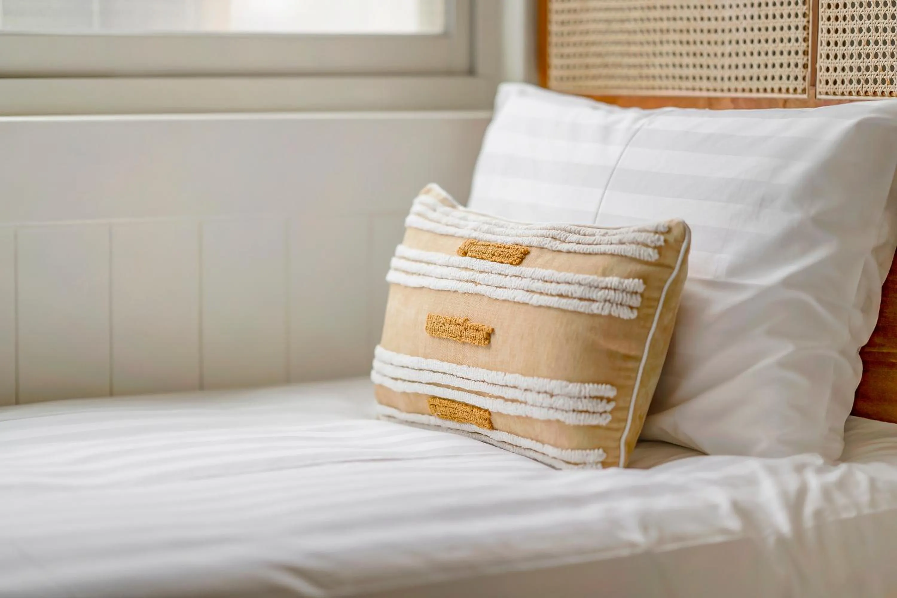 Bed in Chin Style Smart Stay