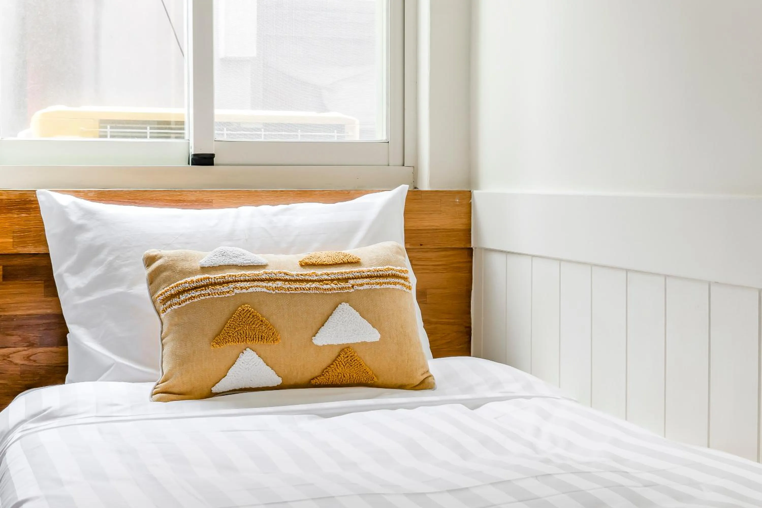 Bed in Chin Style Smart Stay