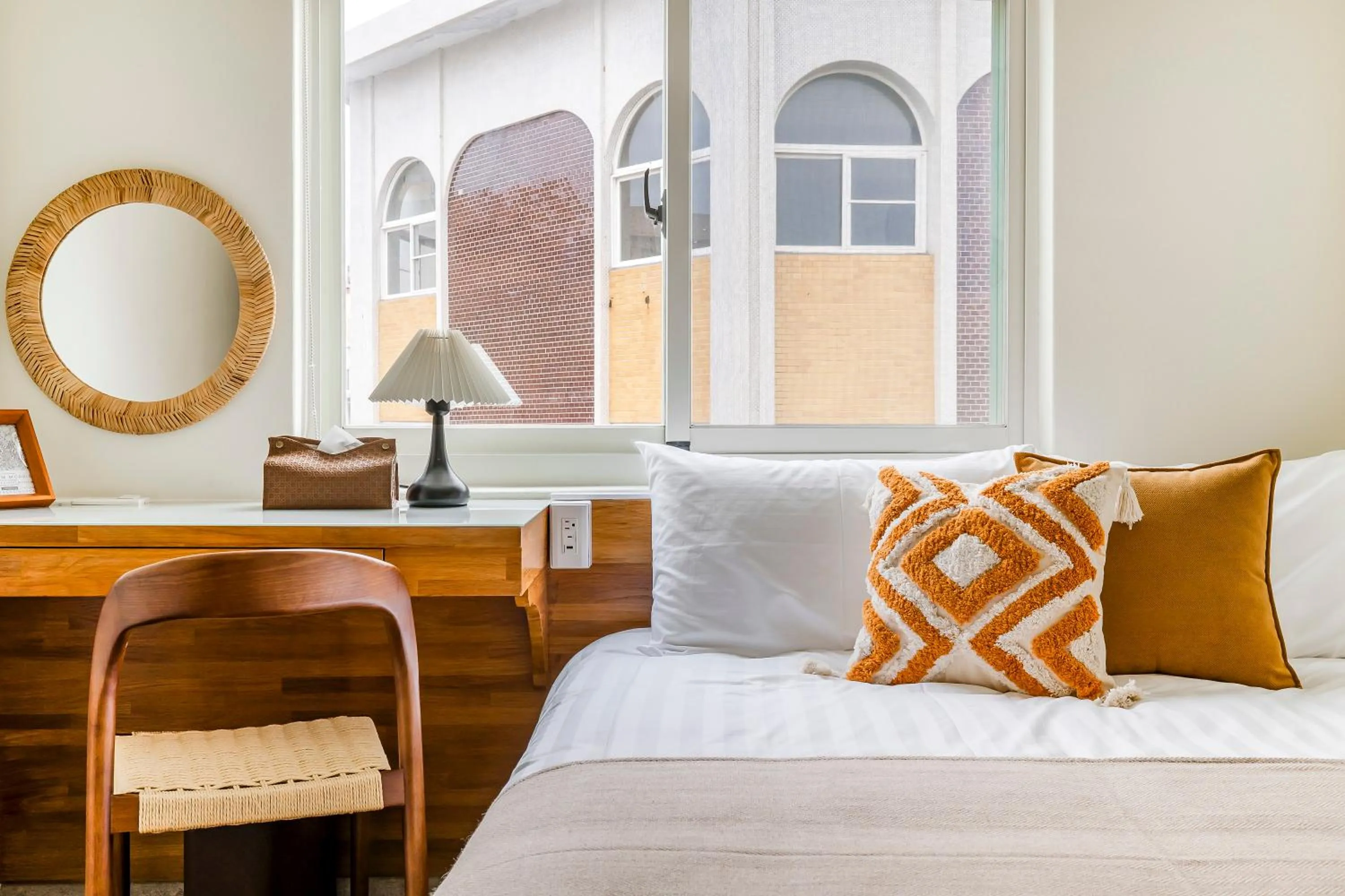 Bed in Chin Style Smart Stay