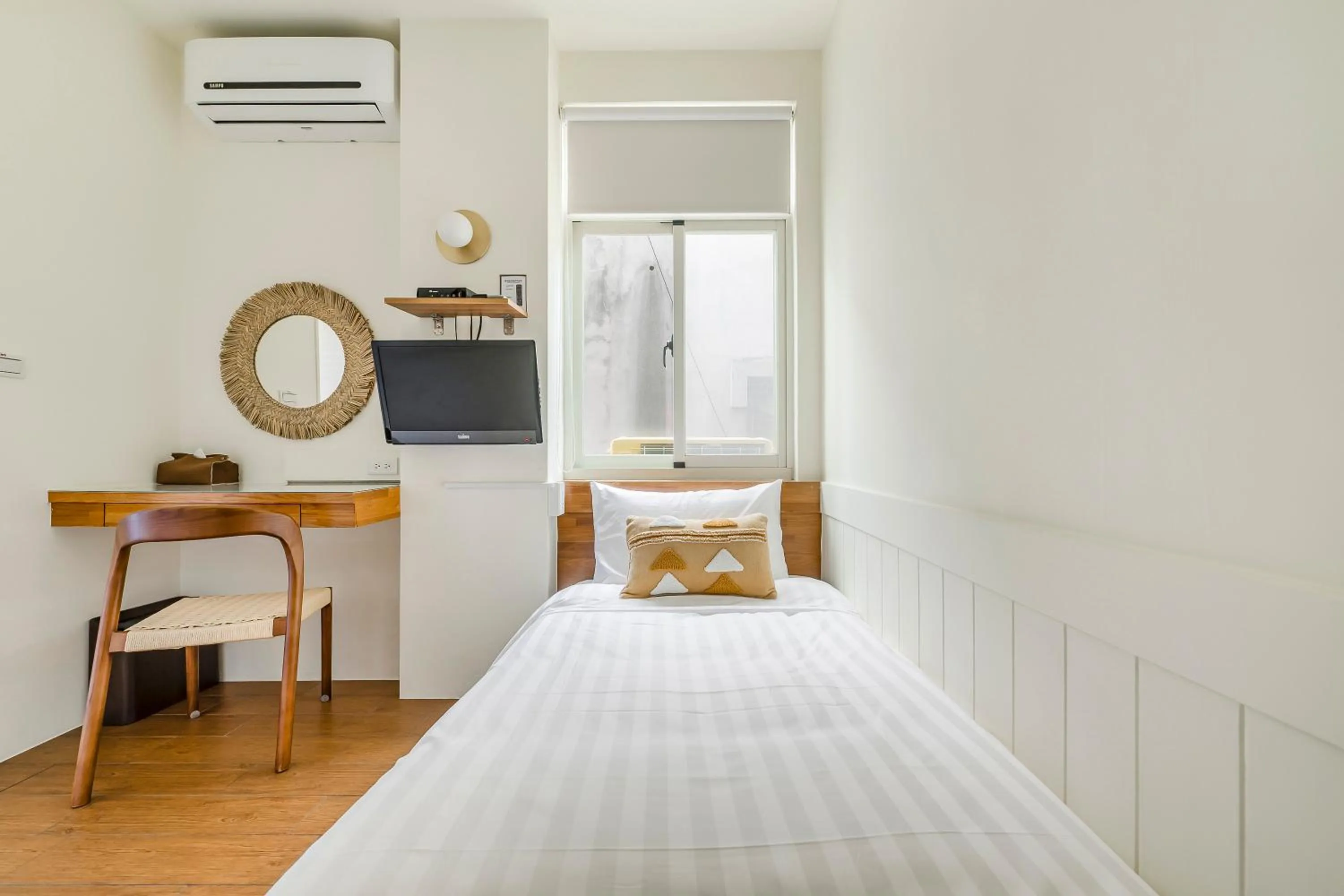 Photo of the whole room, Bed in Chin Style Smart Stay