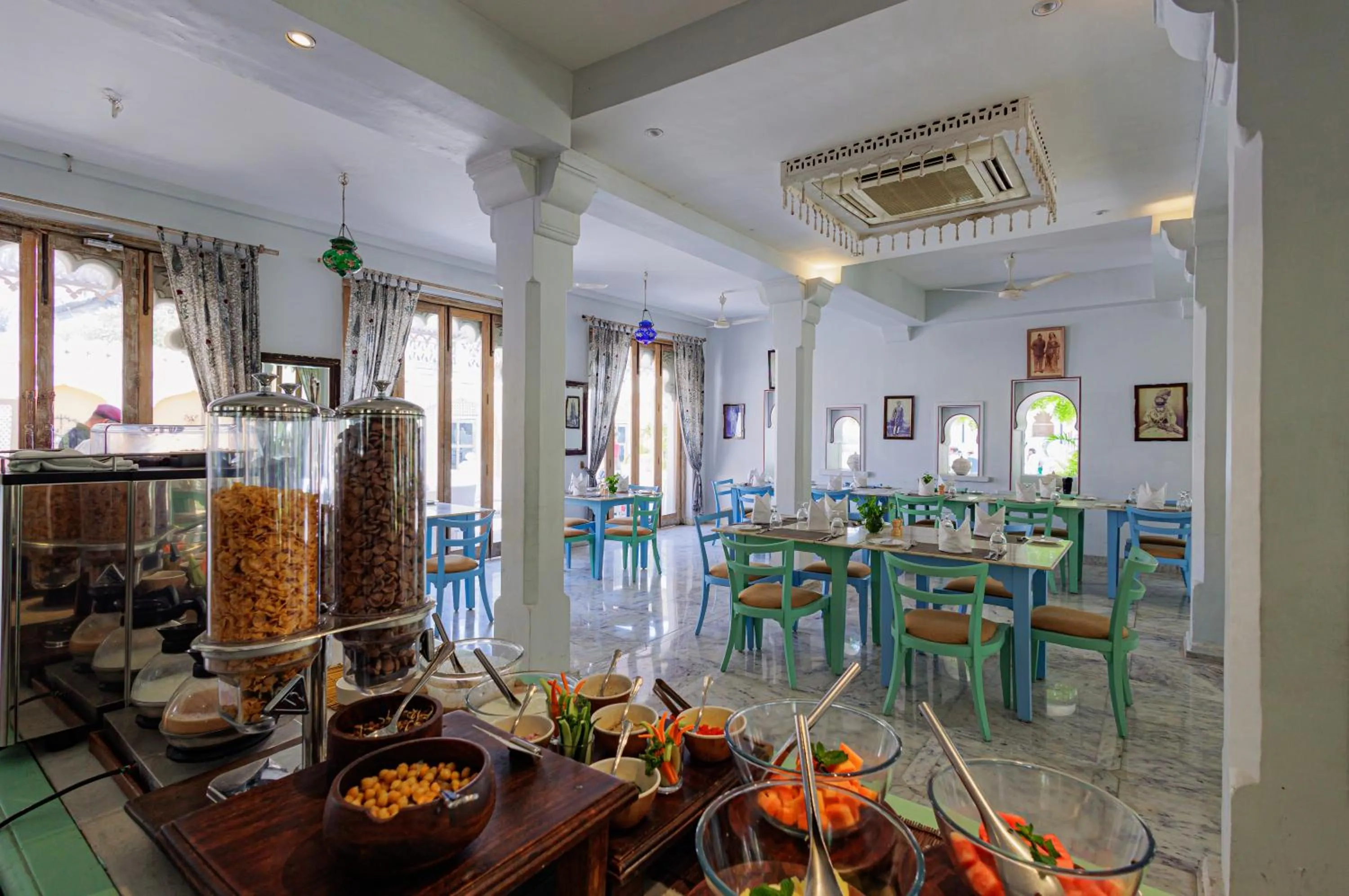 Restaurant/places to eat in The Rawla Narlai - A Luxury Heritage Stay in Leopard Country