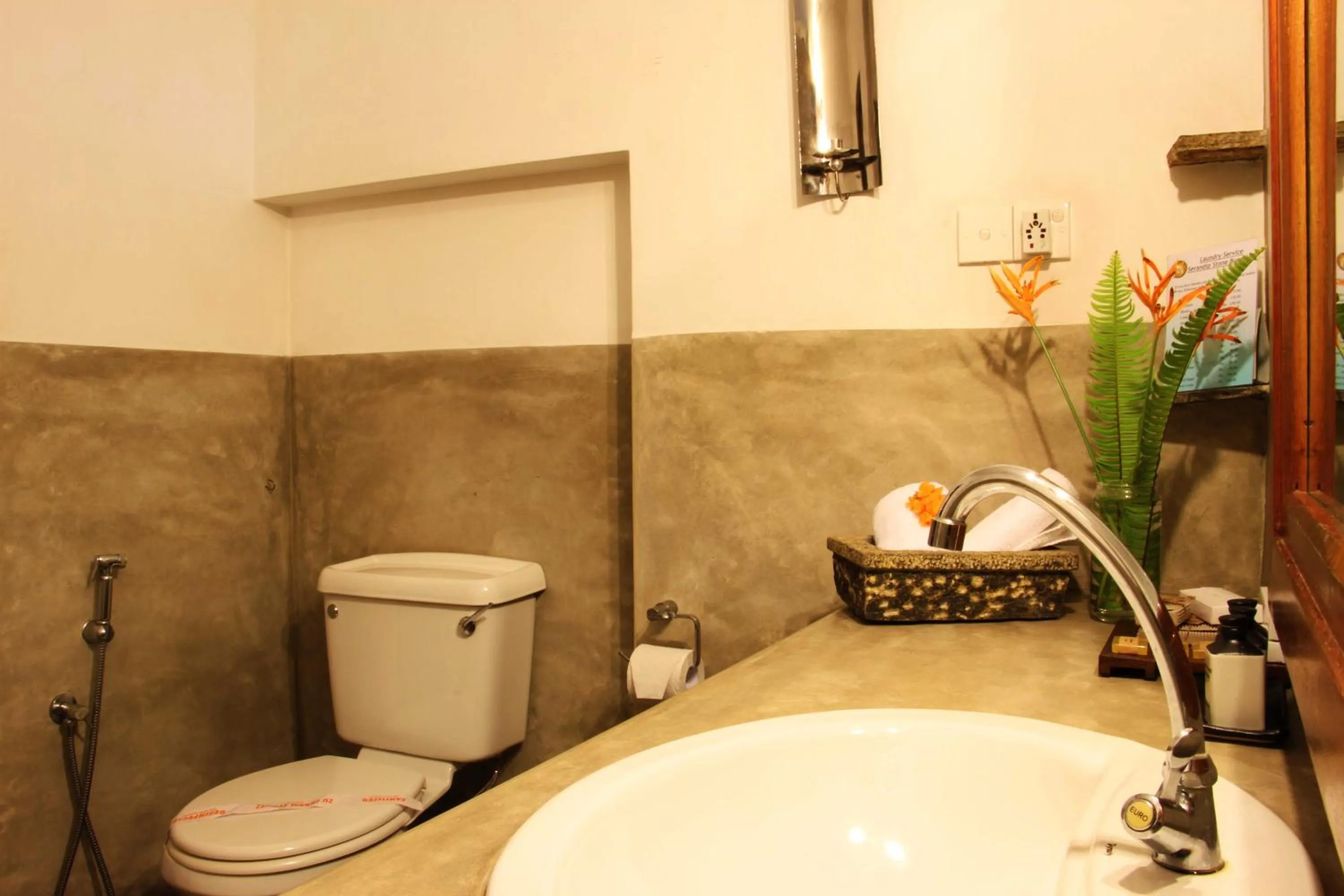 Bathroom in Serendip Stone Hotel and Bungalow