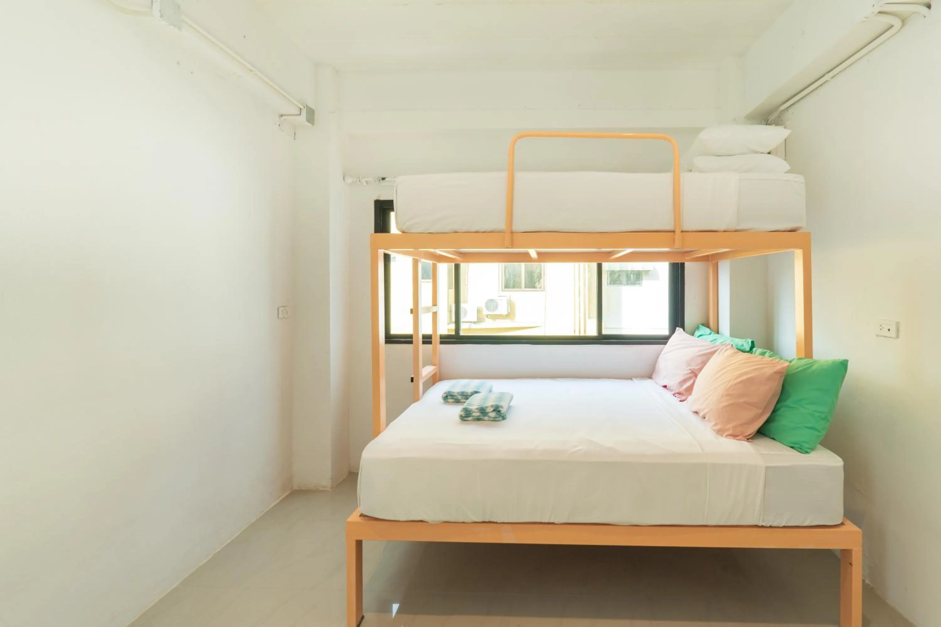 Bed in Easy Sunday Khaosan Bangkok