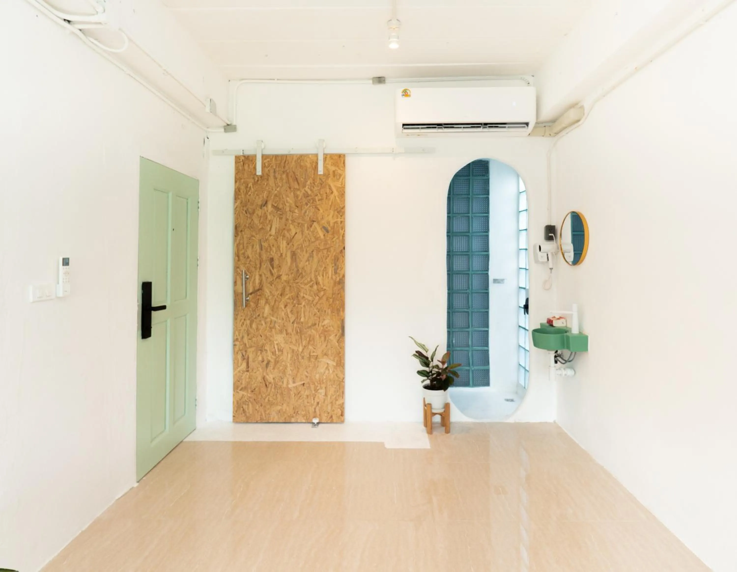 air conditioner in Easy Sunday Khaosan Bangkok