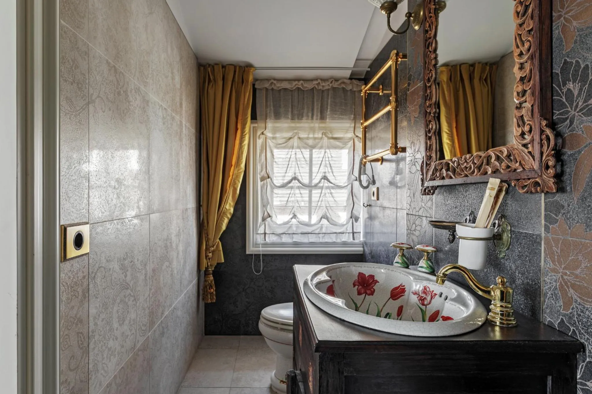 Toilet in Argo Trakai