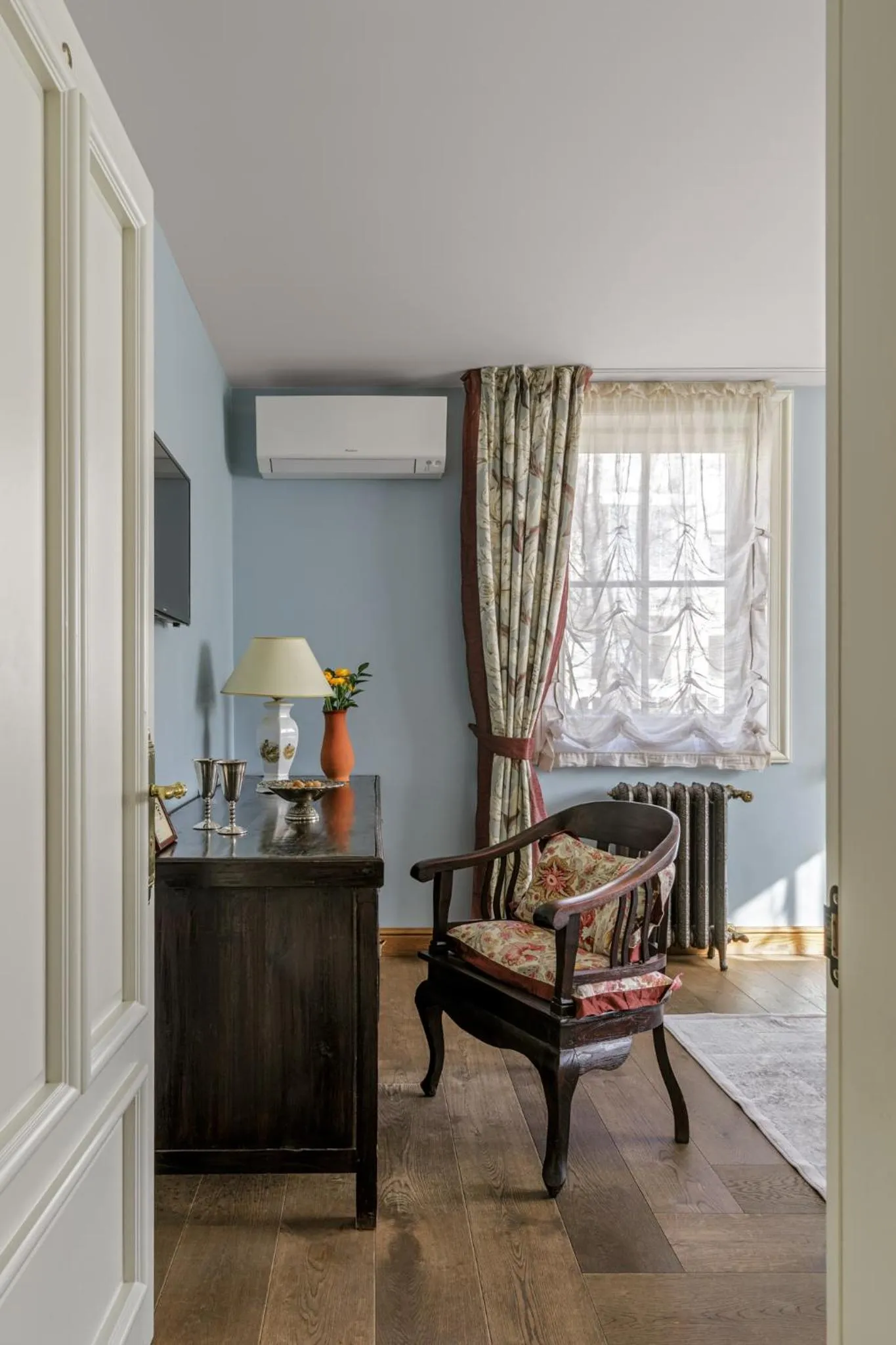 Photo of the whole room in Argo Trakai