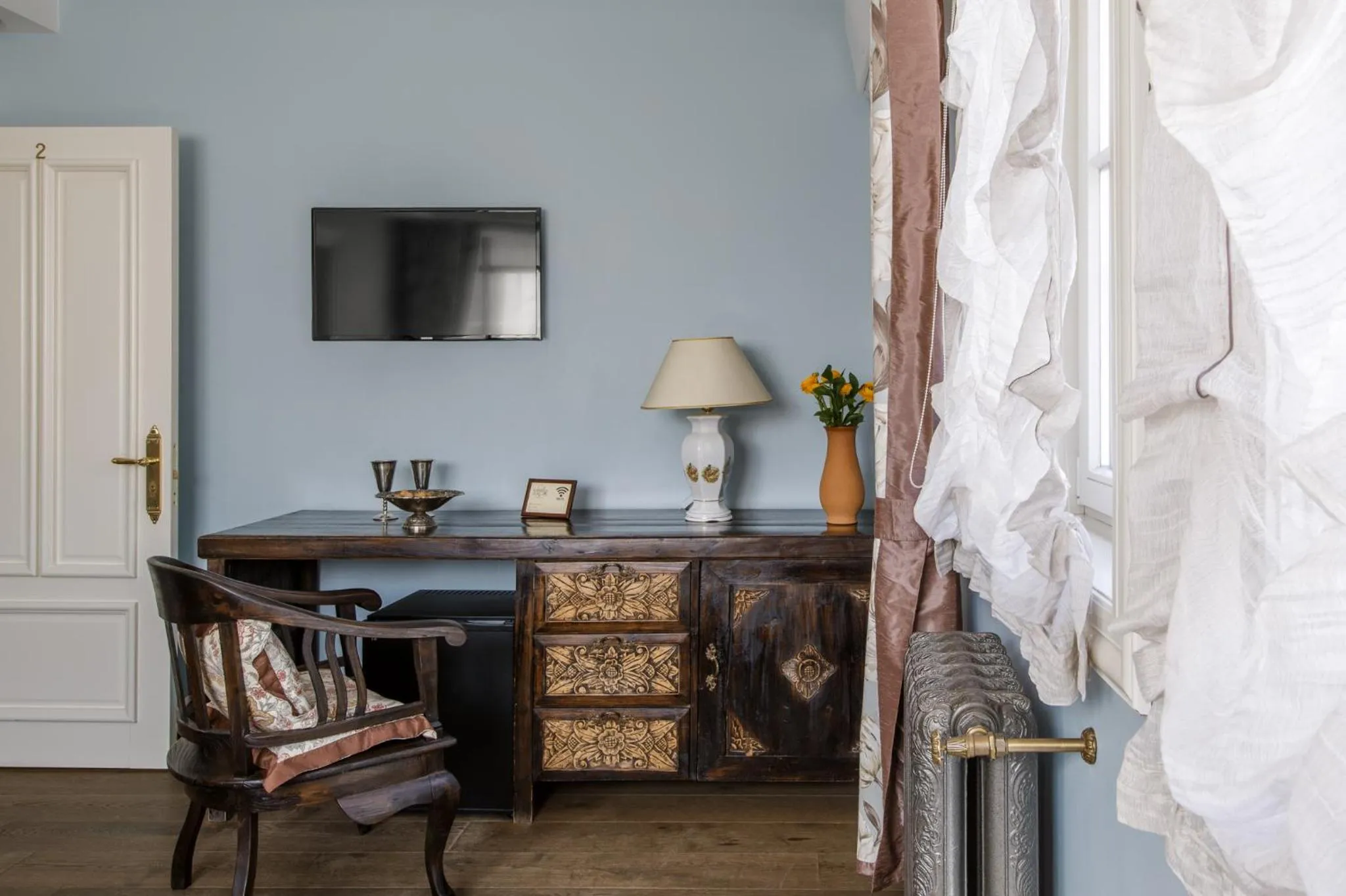 Photo of the whole room in Argo Trakai