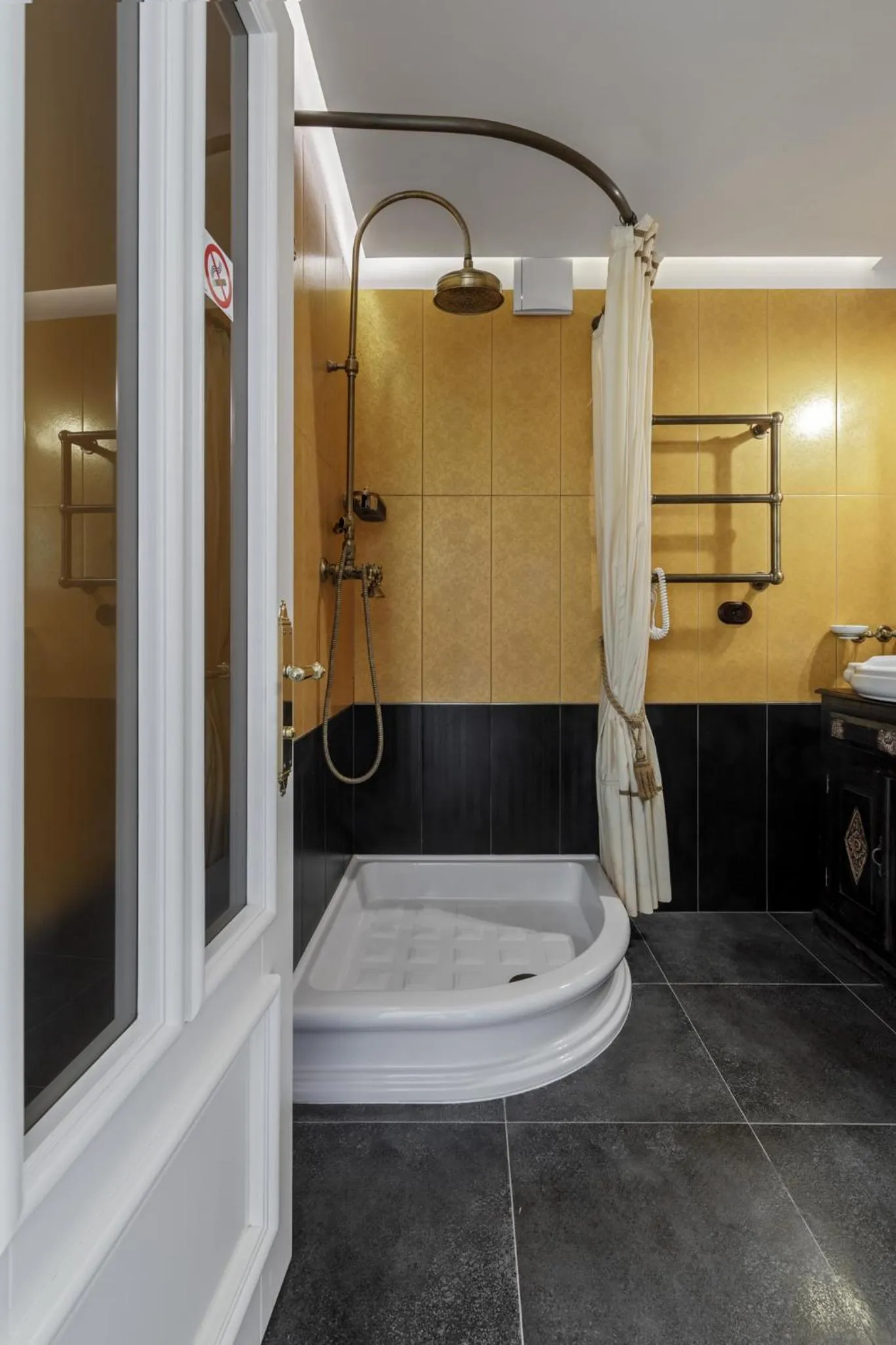 Shower in Argo Trakai