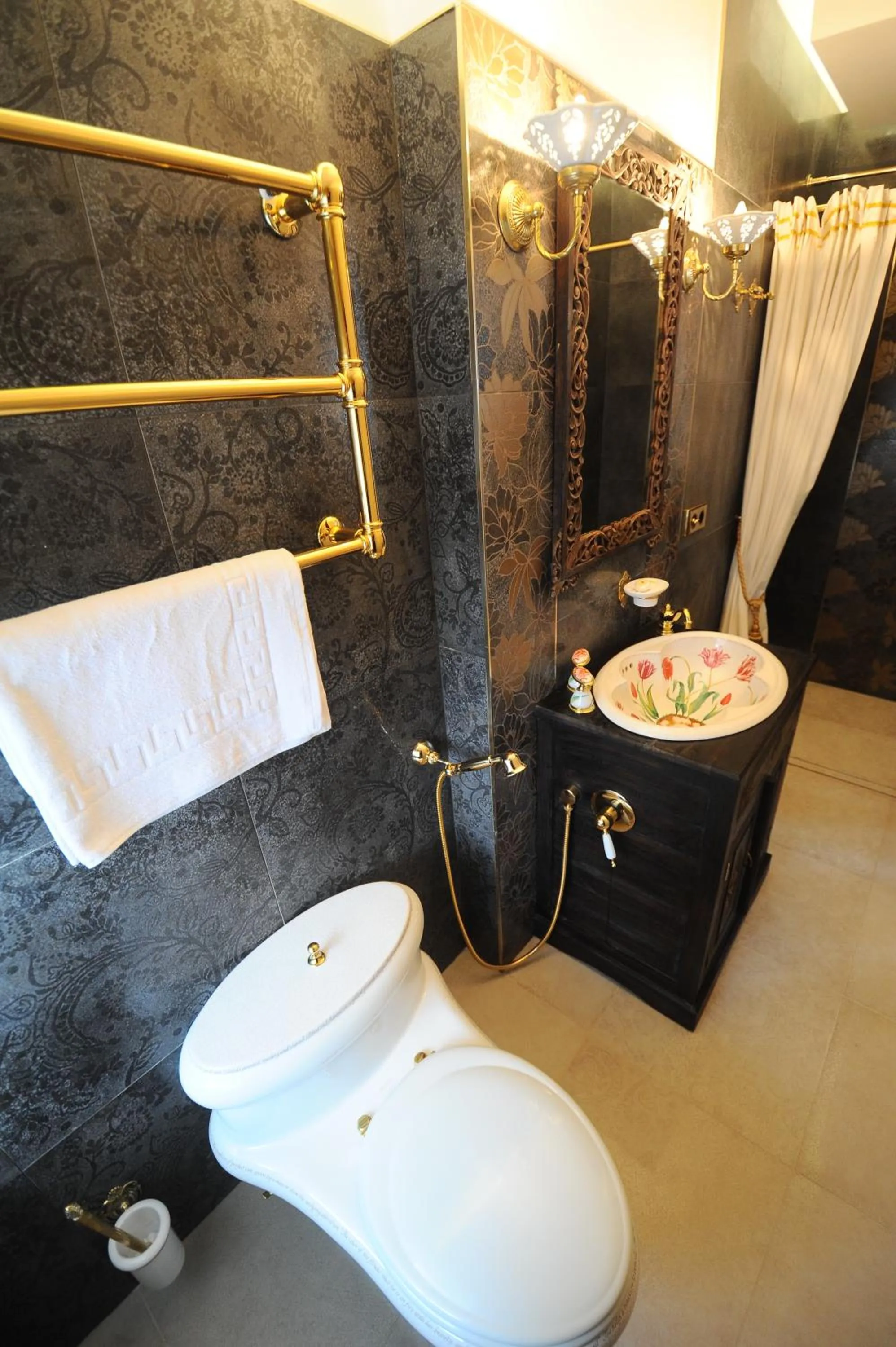 Shower in Argo Trakai