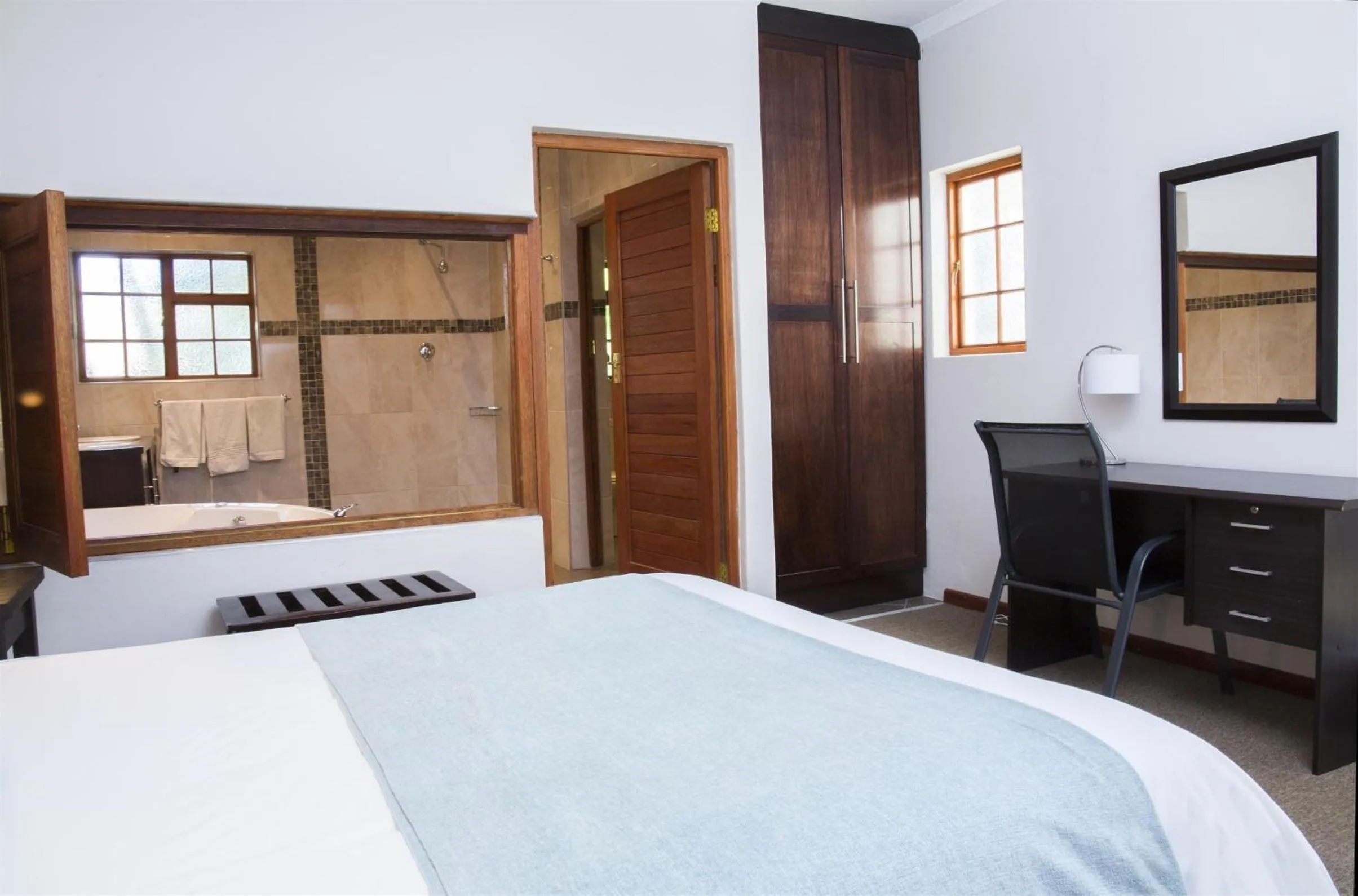 Bathroom, Bed in Queen Manor Boutique Guest House