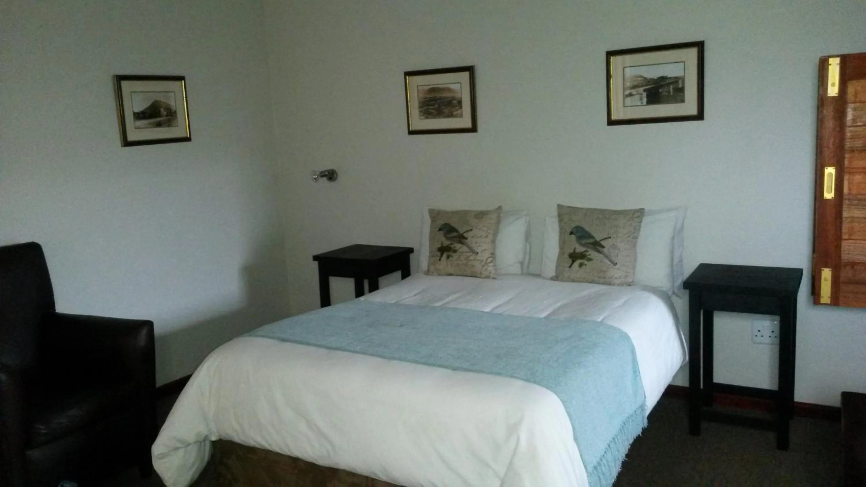 Bed in Queen Manor Boutique Guest House