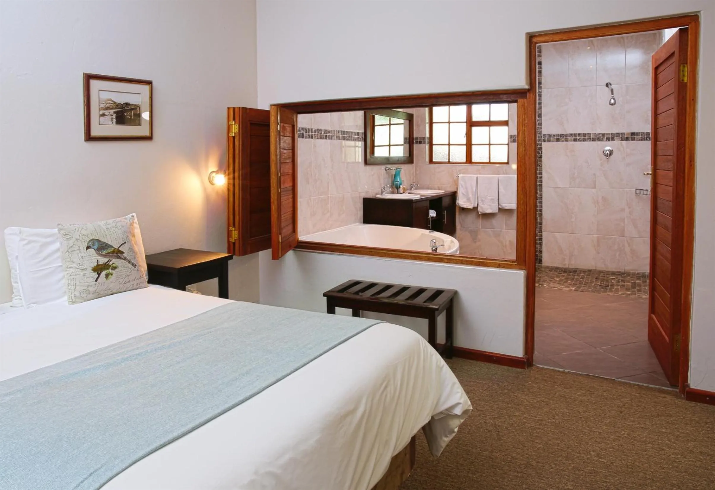 Bed in Queen Manor Boutique Guest House