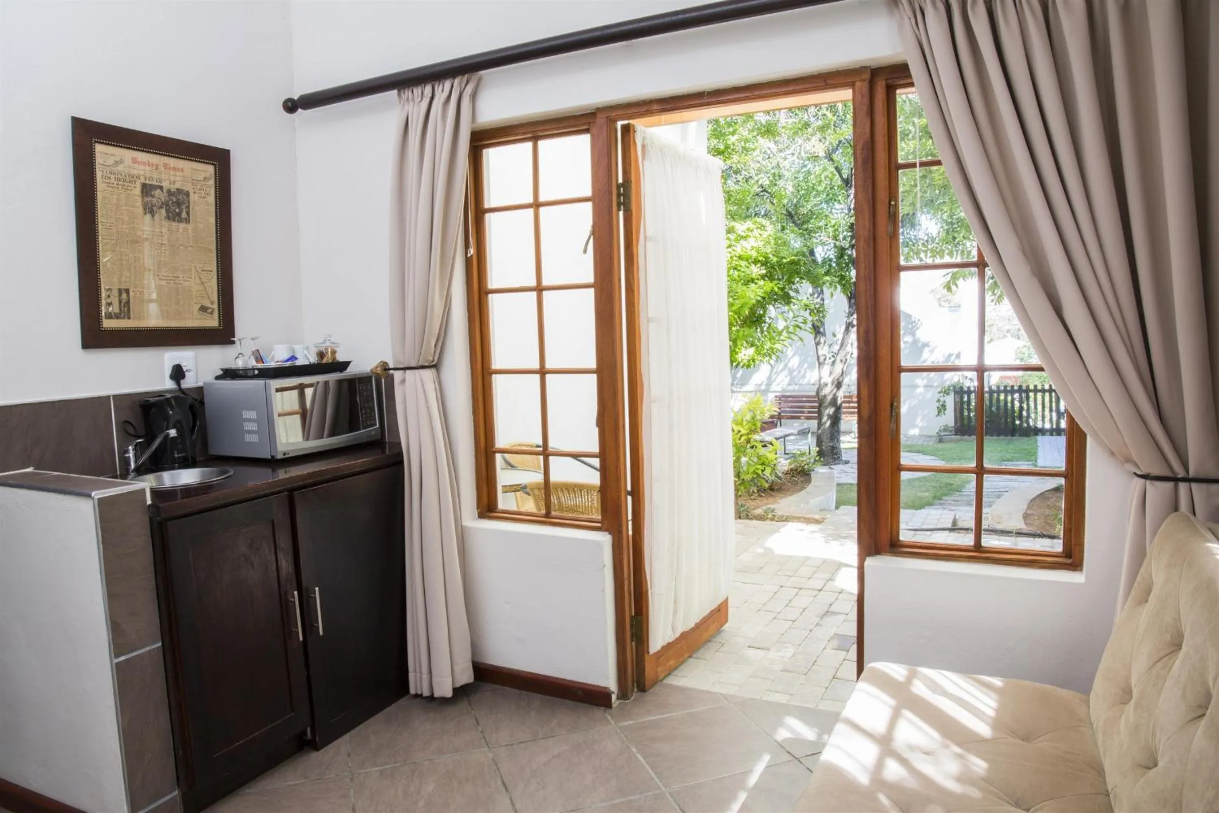 Coffee/tea facilities in Queen Manor Boutique Guest House