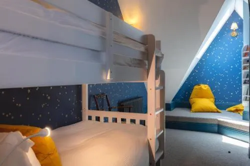 bunk bed, Bed in The Red Lion Hotel