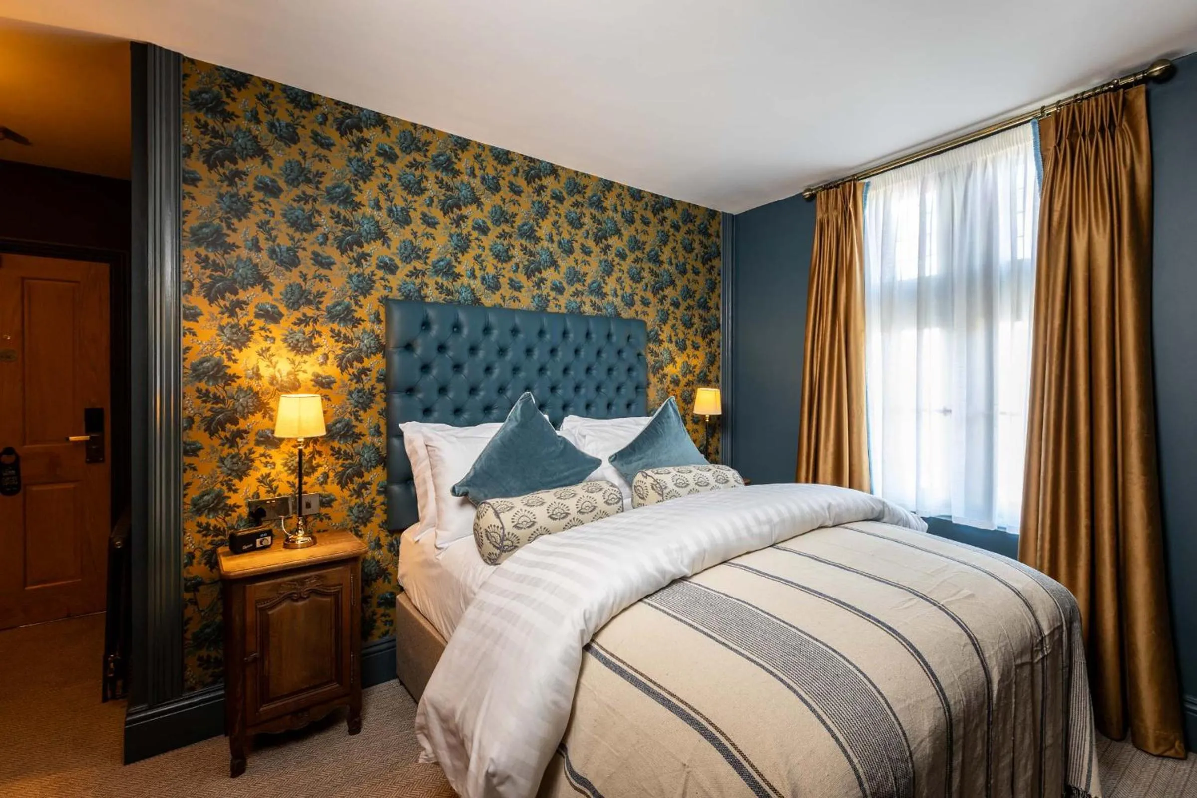 Bedroom, Bed in The Red Lion Hotel