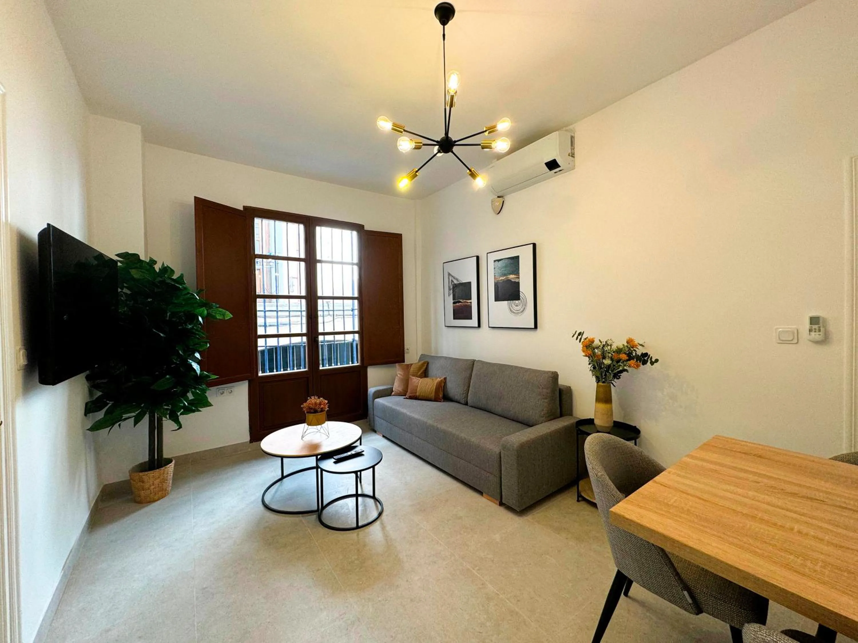 Living room in Apartamentos Plaza San Agustín 3000