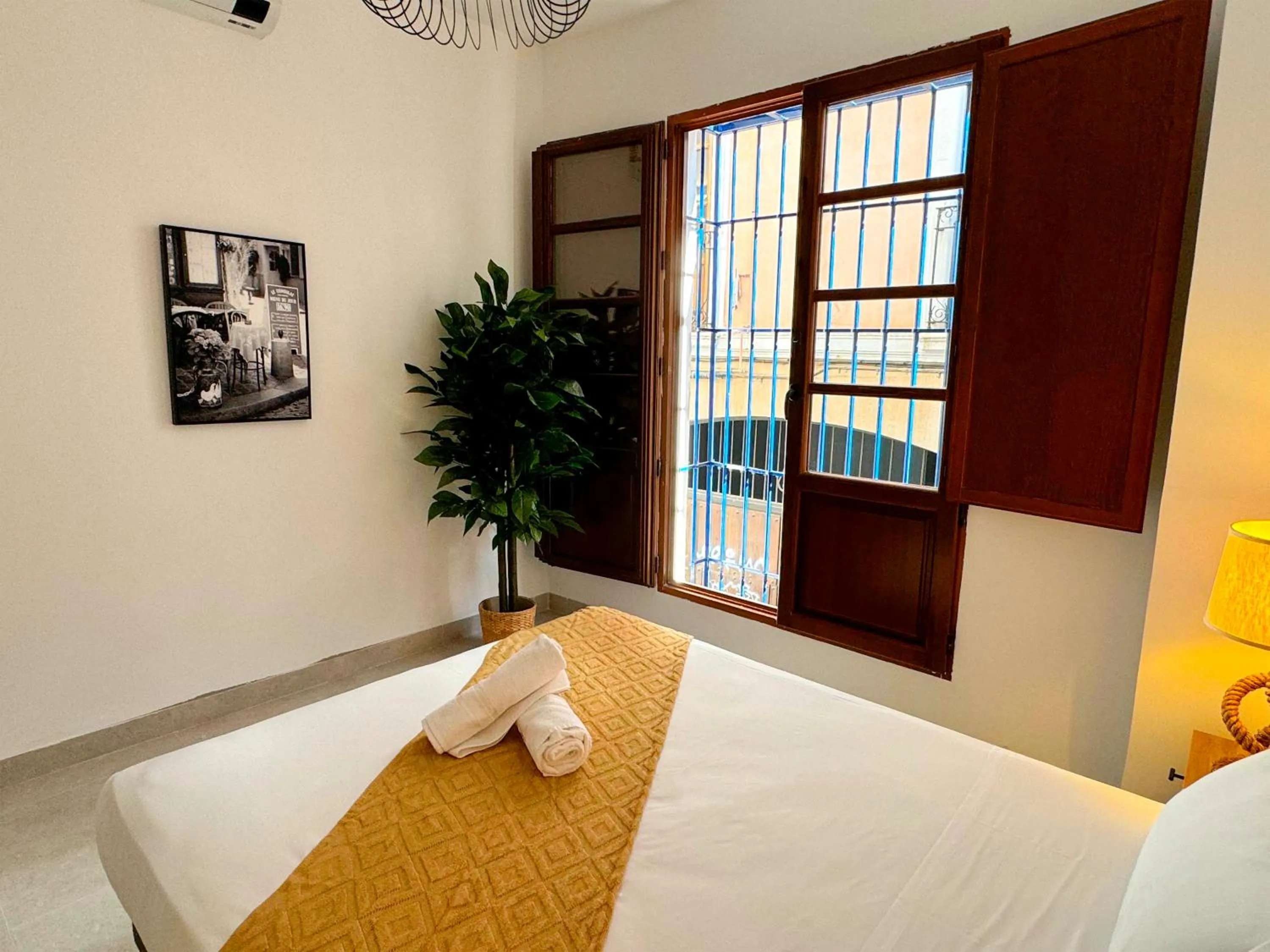 Bed in Apartamentos Plaza San Agustín 3000