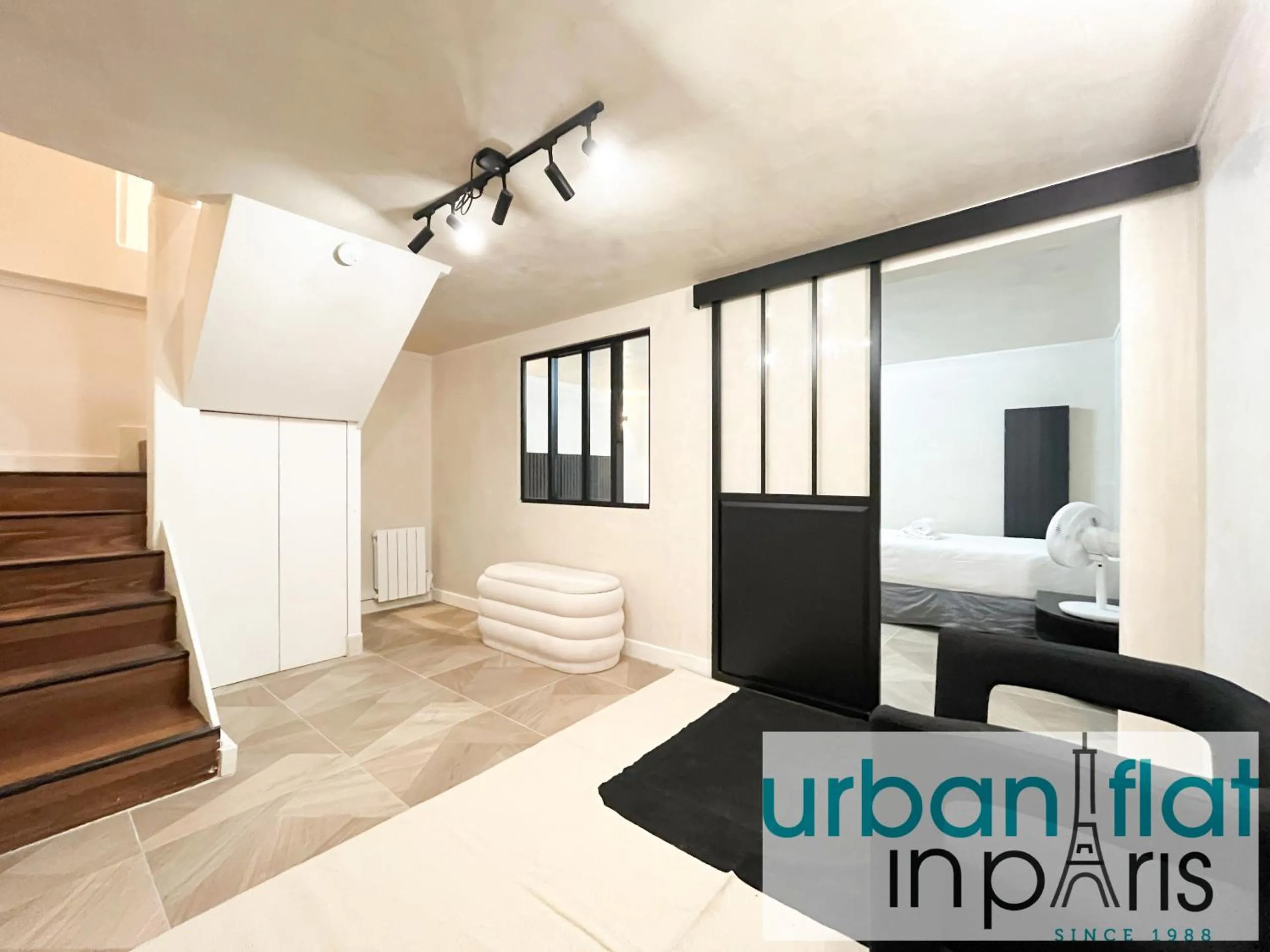 Urban Flat 09 - Stylish Triplex Champs-Elysees