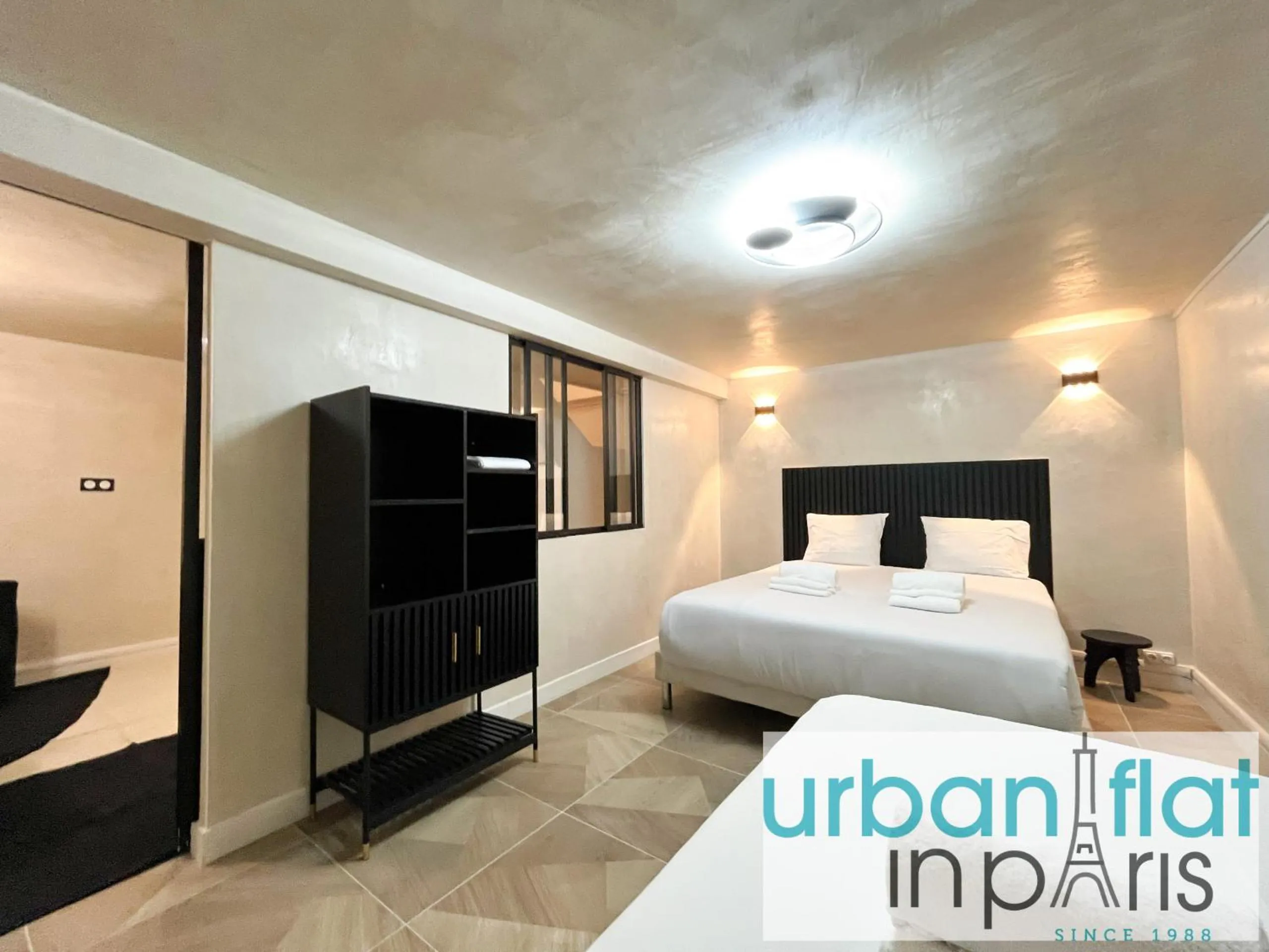 Bed in Urban Flat 09 - Stylish Triplex Champs-Elysees
